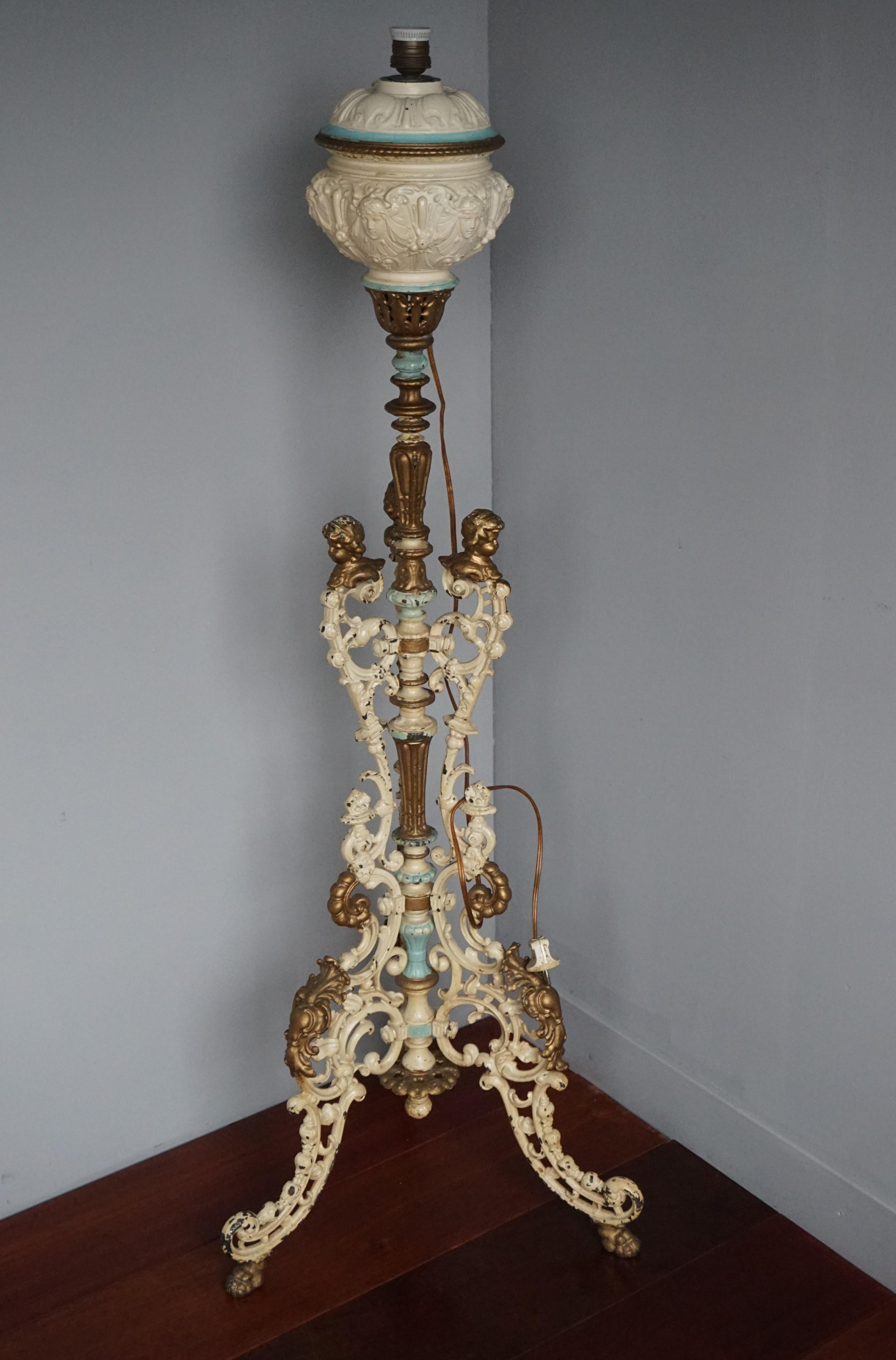 Lampadaire néo-baroque en fonte antique et peinte avec Sculpture de buste de putti en vente 6
