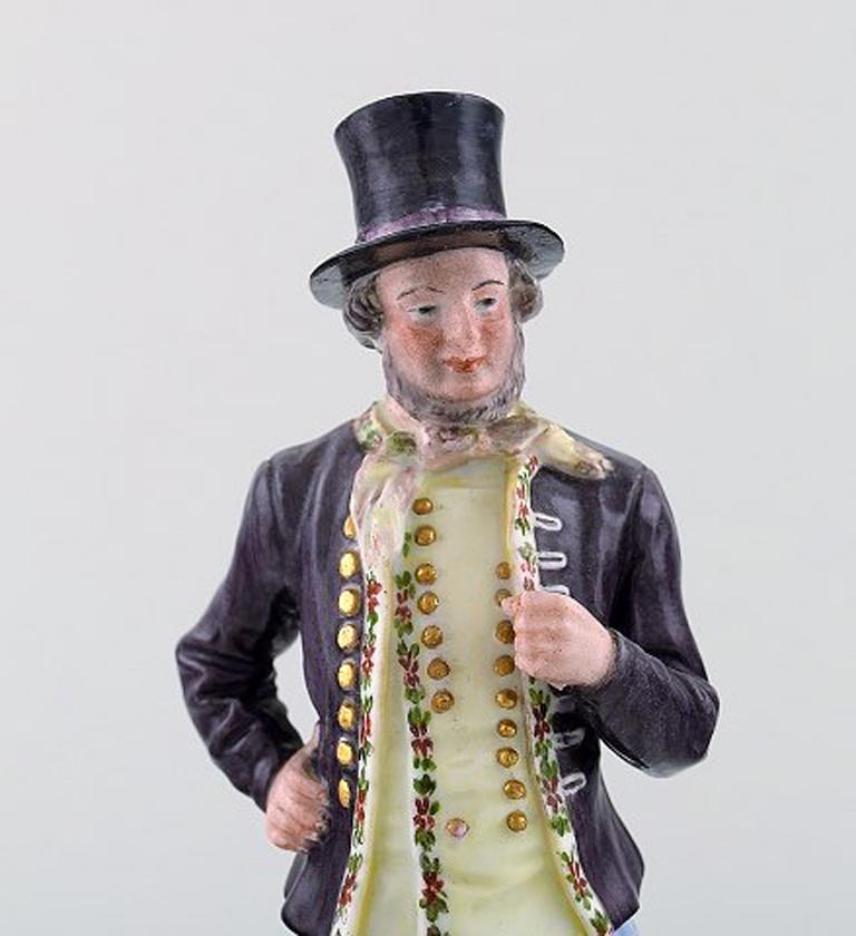 Antique and rare Bing & Grondahl, B&G figure in national costume. High quality overglaze. 1870s. Well dressed gentleman with top hat.
Measures: 18.5 x 6.5 cm.
In very good condition.
1st factory quality.