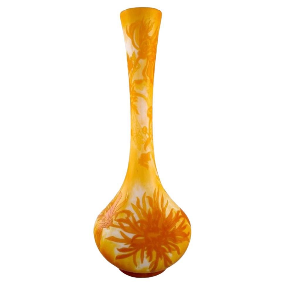 Vase d'art ancien et rare d'Emile Gall en verre blanc et jaune/orange