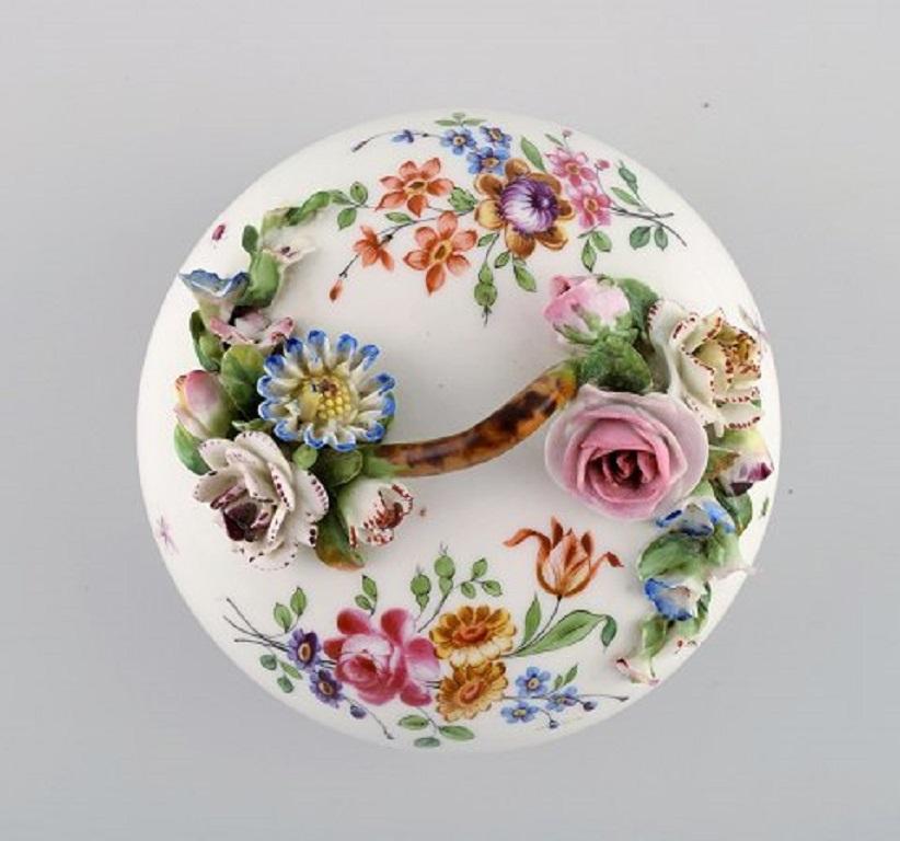German Antique and Rare Meissen Bonbonniere in Hand Painted Porcelain, 19th Century For Sale