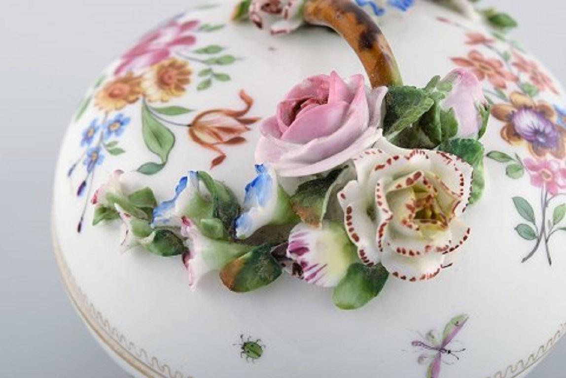 Antique and Rare Meissen Bonbonniere in Hand Painted Porcelain, 19th Century For Sale 1