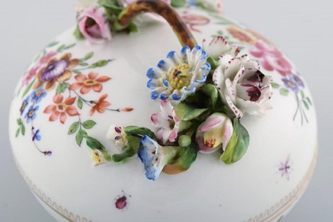 Antique and Rare Meissen Bonbonniere in Hand Painted Porcelain, 19th Century For Sale 2