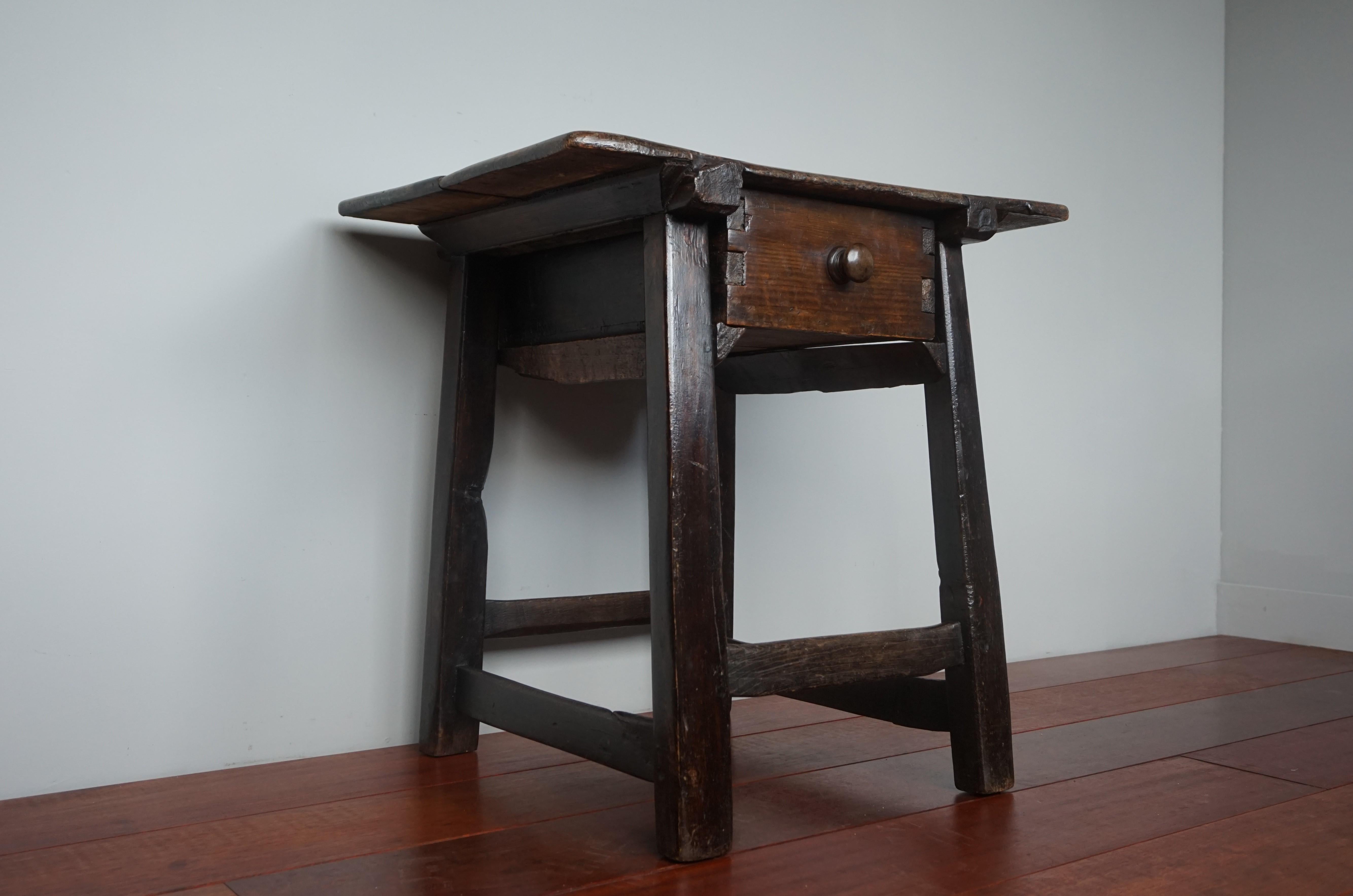 18th Century Antique and Rustic Early 1700s Wooden Spanish Countryside Pay Table with Drawer