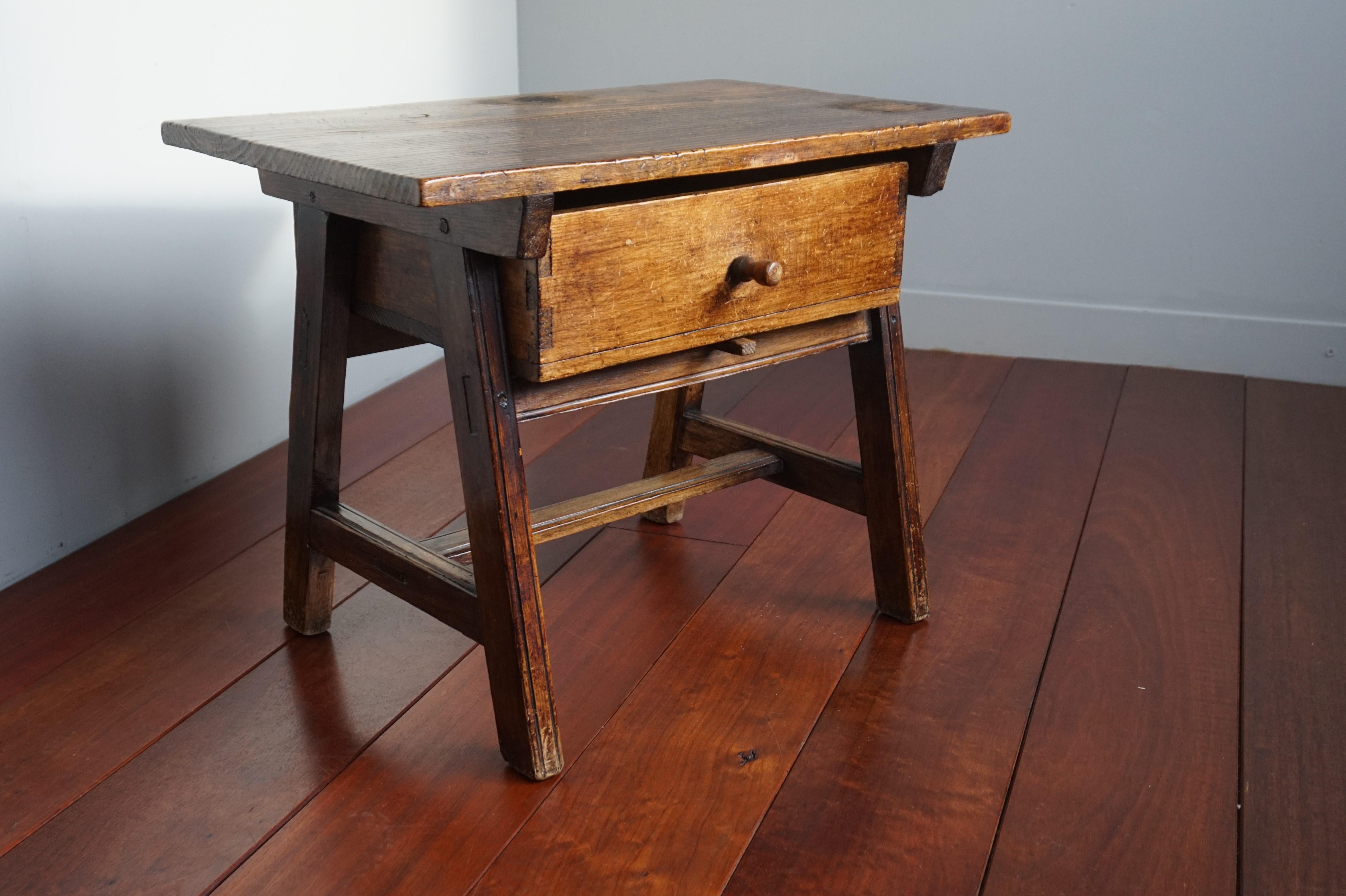 European Antique and Rustic Early 1800s Wooden Spanish Countryside Pay Table with Drawer