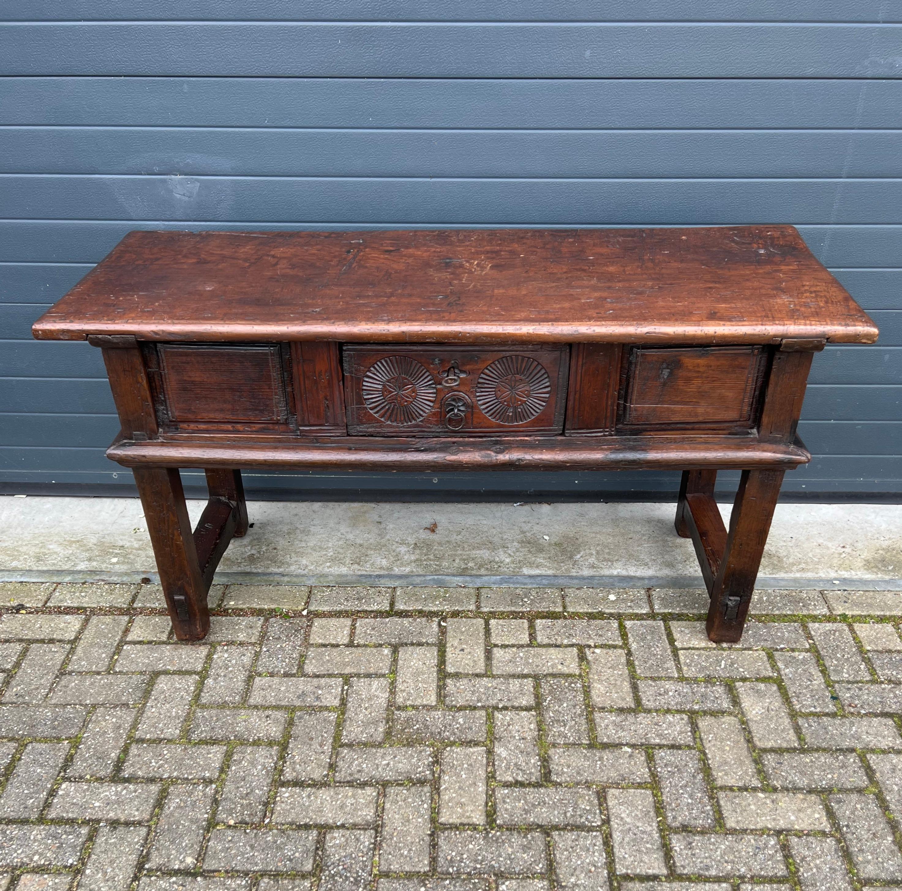 Antique and Rustic Mid 1700s Carved Chestnut Spanish Countryside Console Table For Sale 2