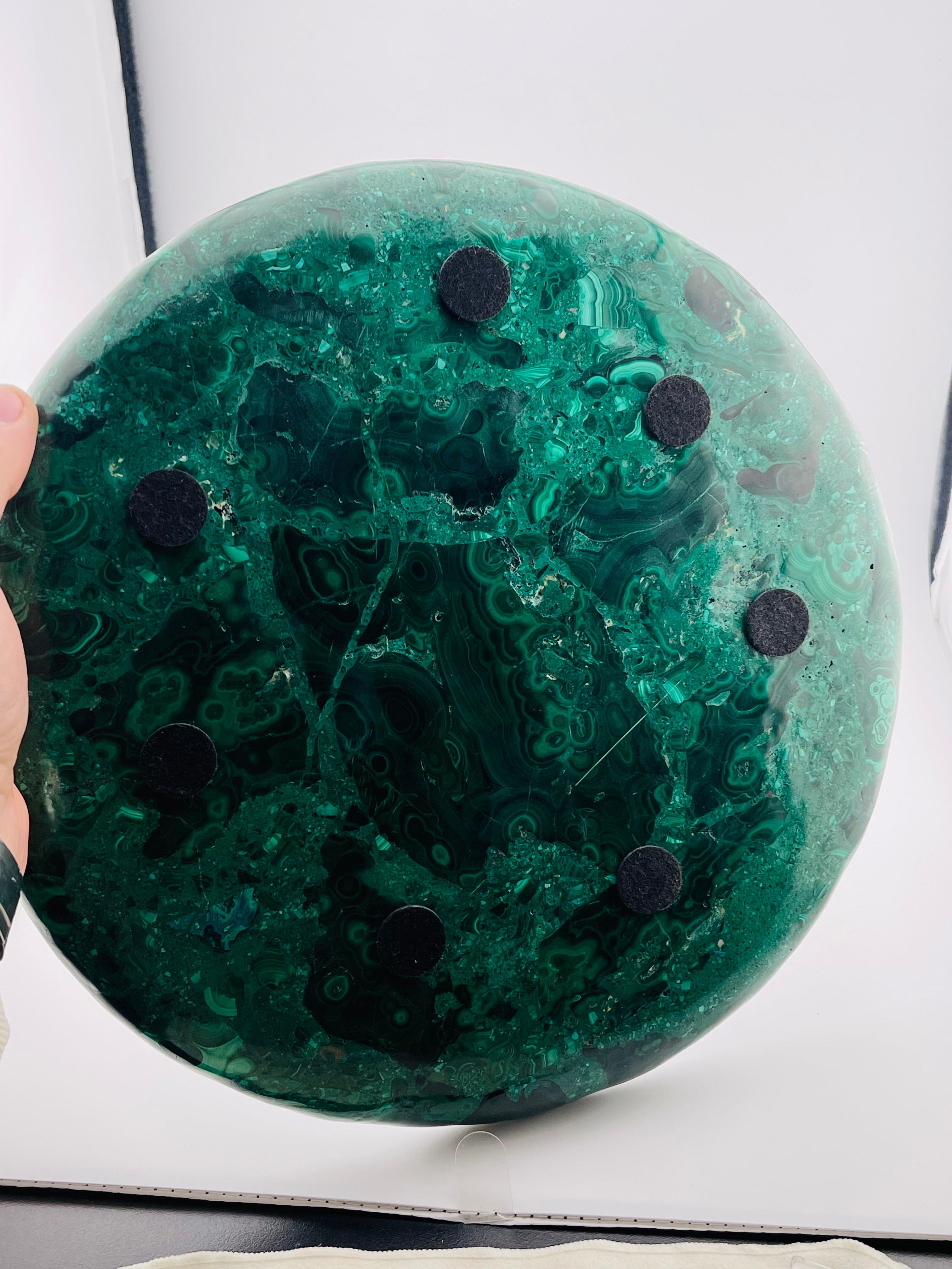 Intagliato a mano Ciotola/piatto in malachite antica e solida, peso 1,85 kg/4,07 lbs in vendita