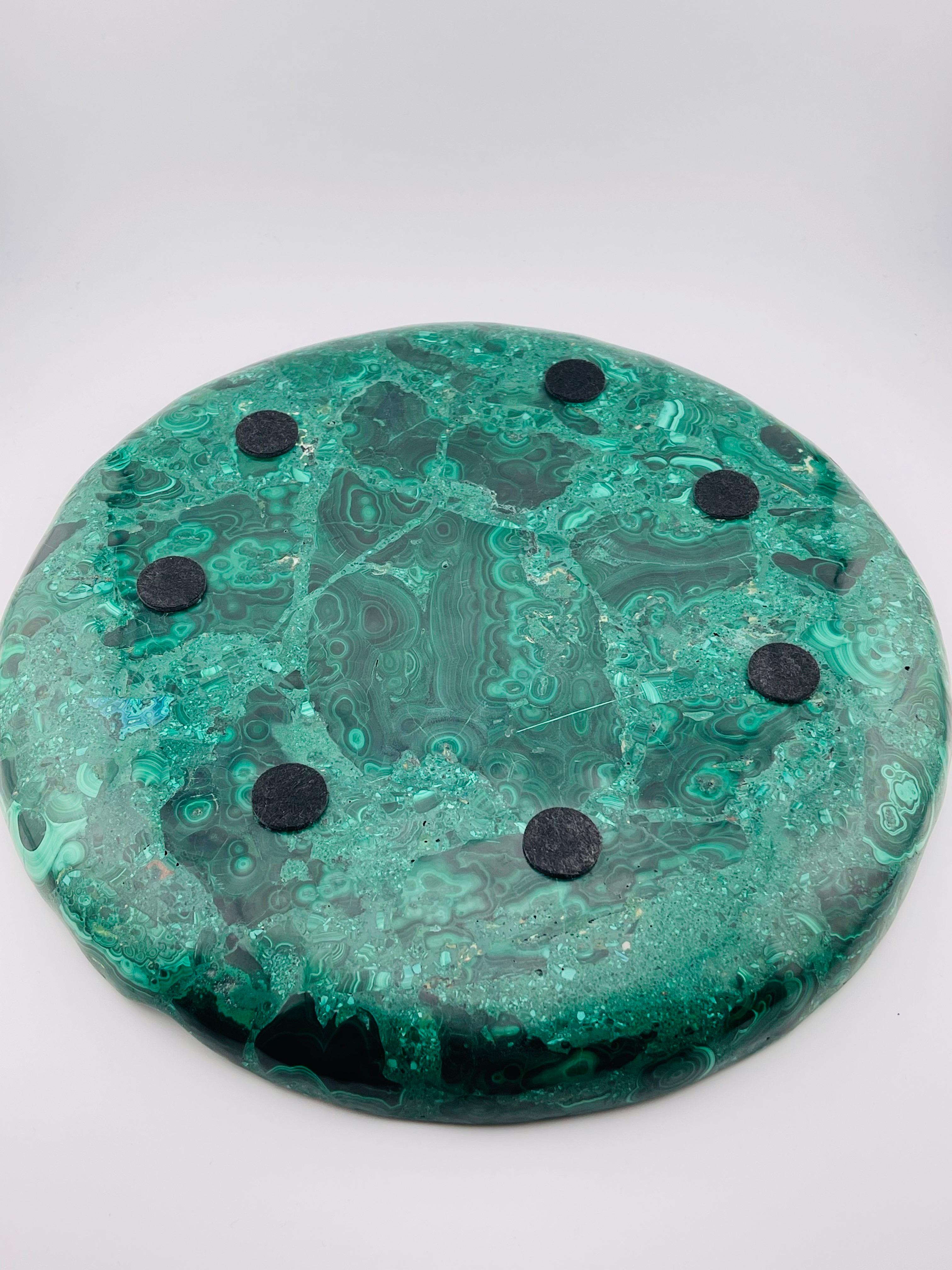 Ciotola/piatto in malachite antica e solida, peso 1,85 kg/4,07 lbs In condizioni buone in vendita a Berlin, DE