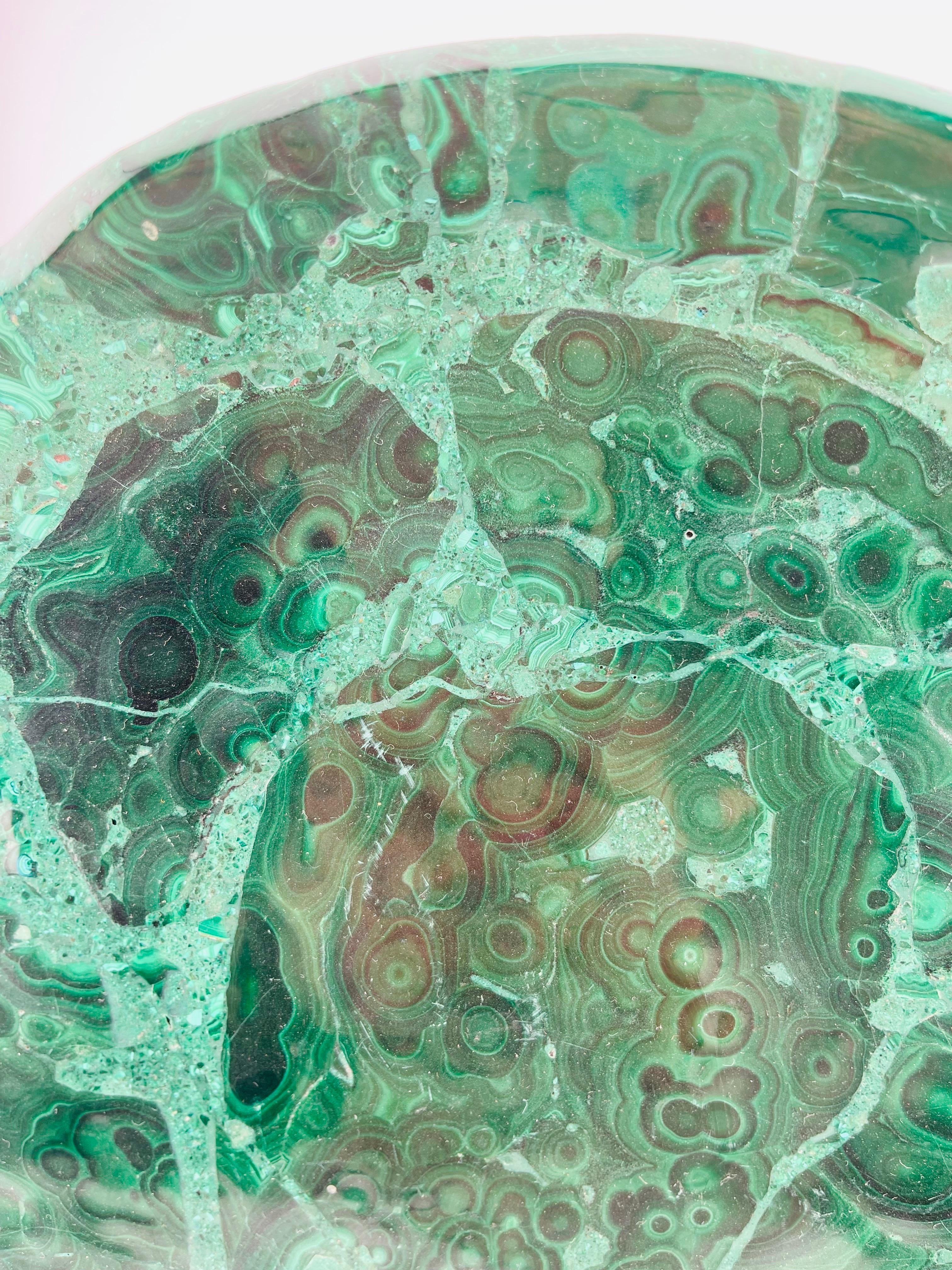 Ciotola/piatto in malachite antica e solida, peso 1,85 kg/4,07 lbs in vendita 1