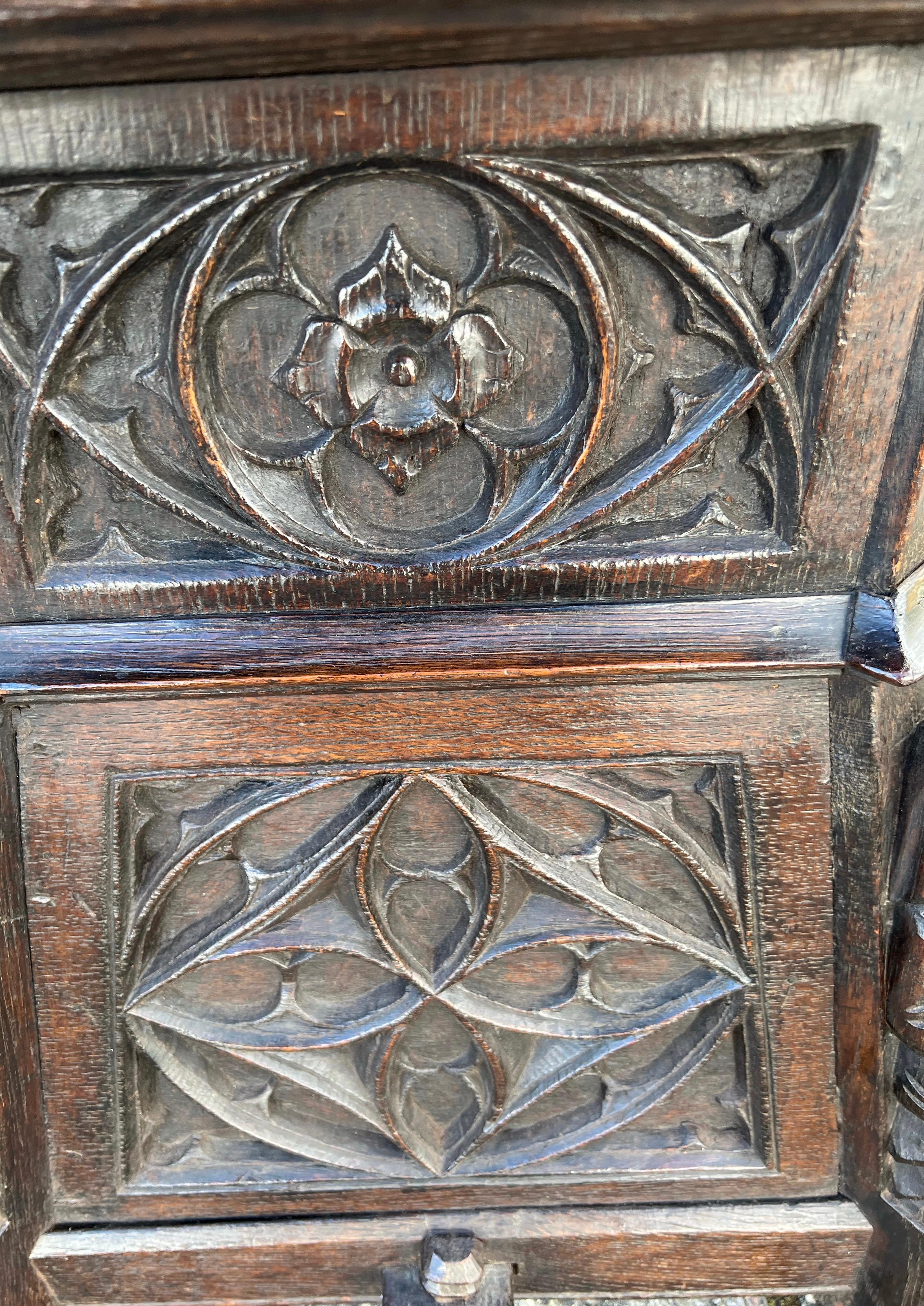 Tabouret, guéridon ou table d'appoint en chêne Antique Revival, solide et lourd en vente 6