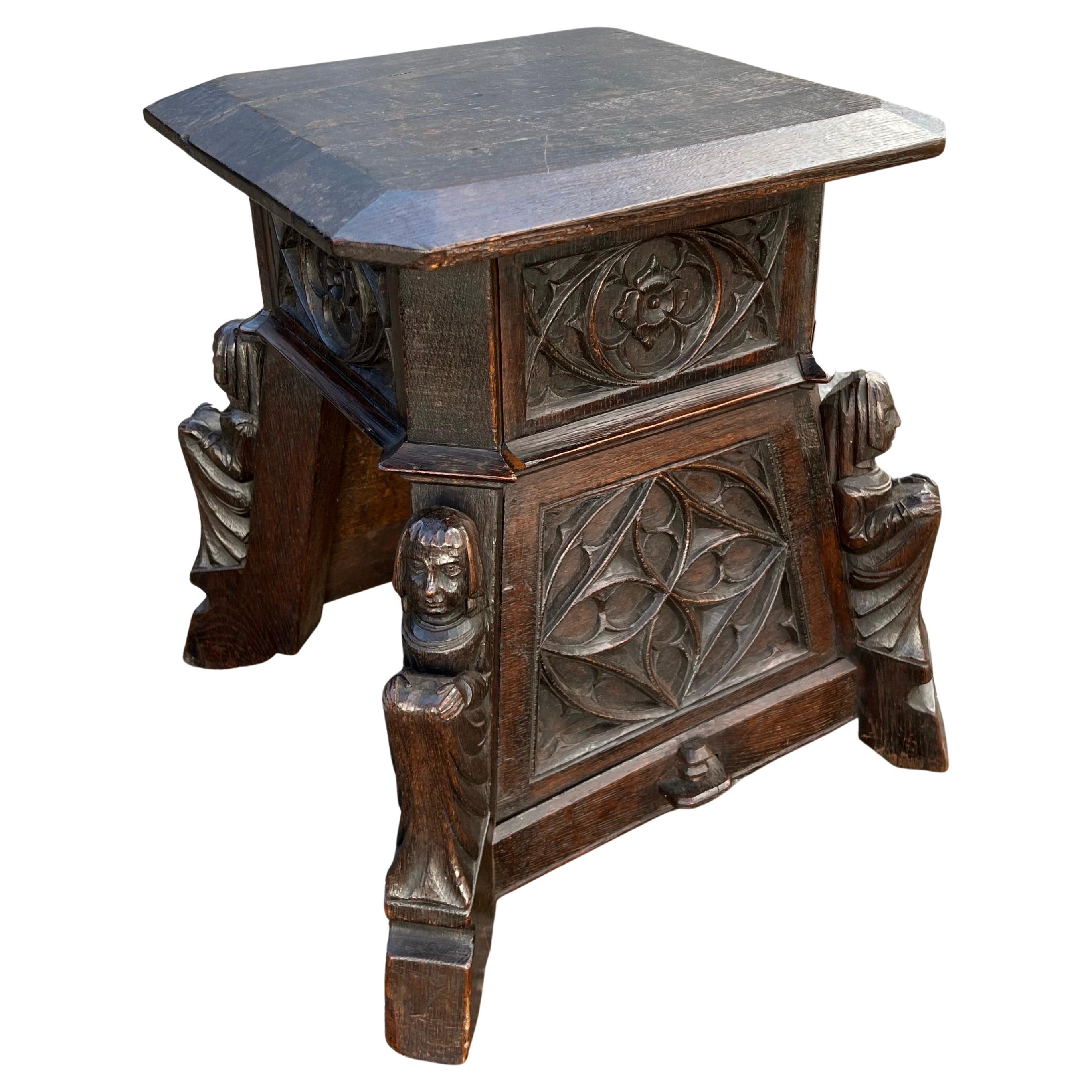 Antiker Hocker, The Pedestal Stand oder Beistelltisch aus schwerer Eiche im gotischen Revival-Stil