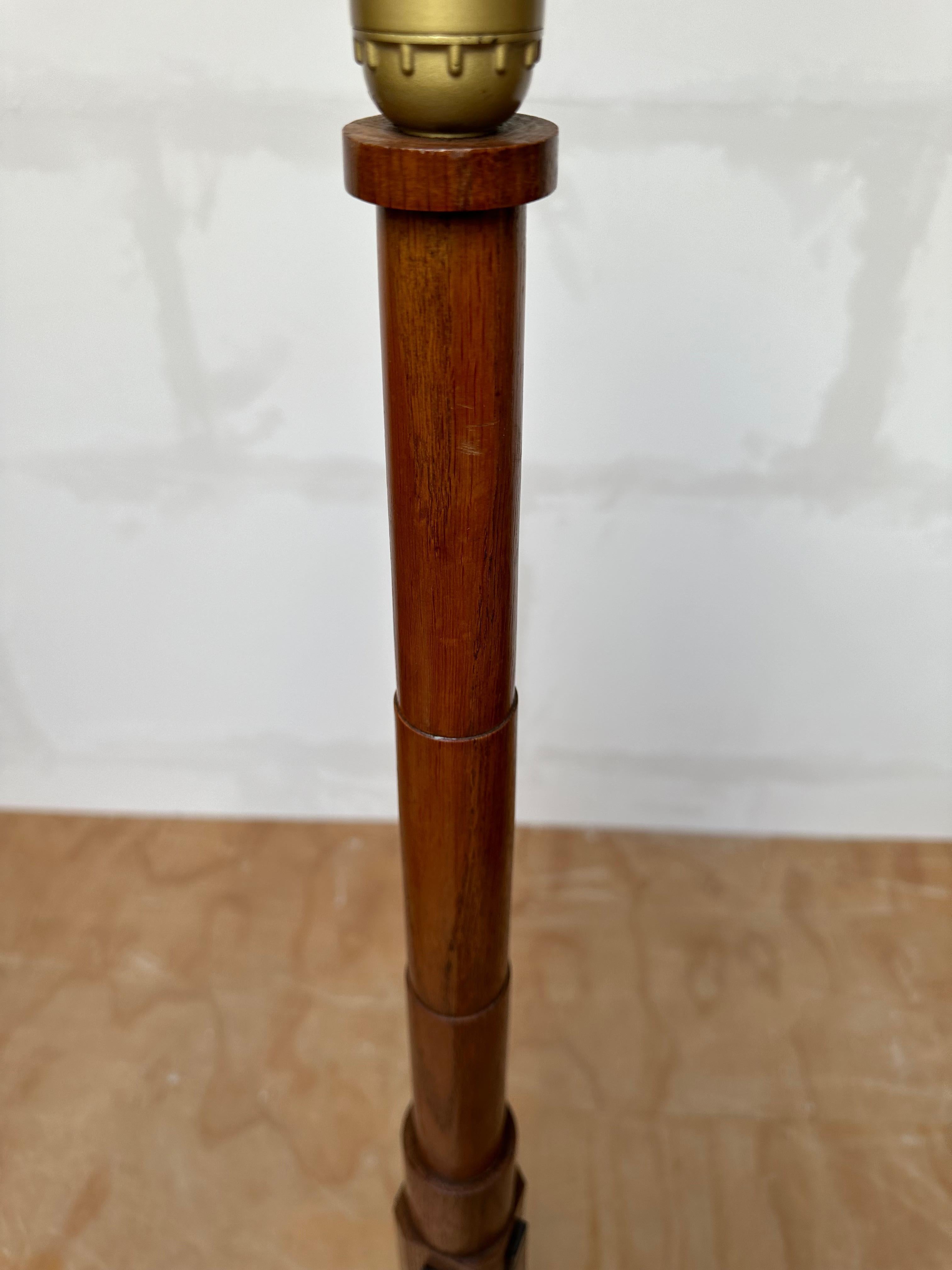 Rare & Stylish Dutch Arts & Crafts Hand Crafted Oak Floor Lamp Shade Base, 1910s For Sale 6