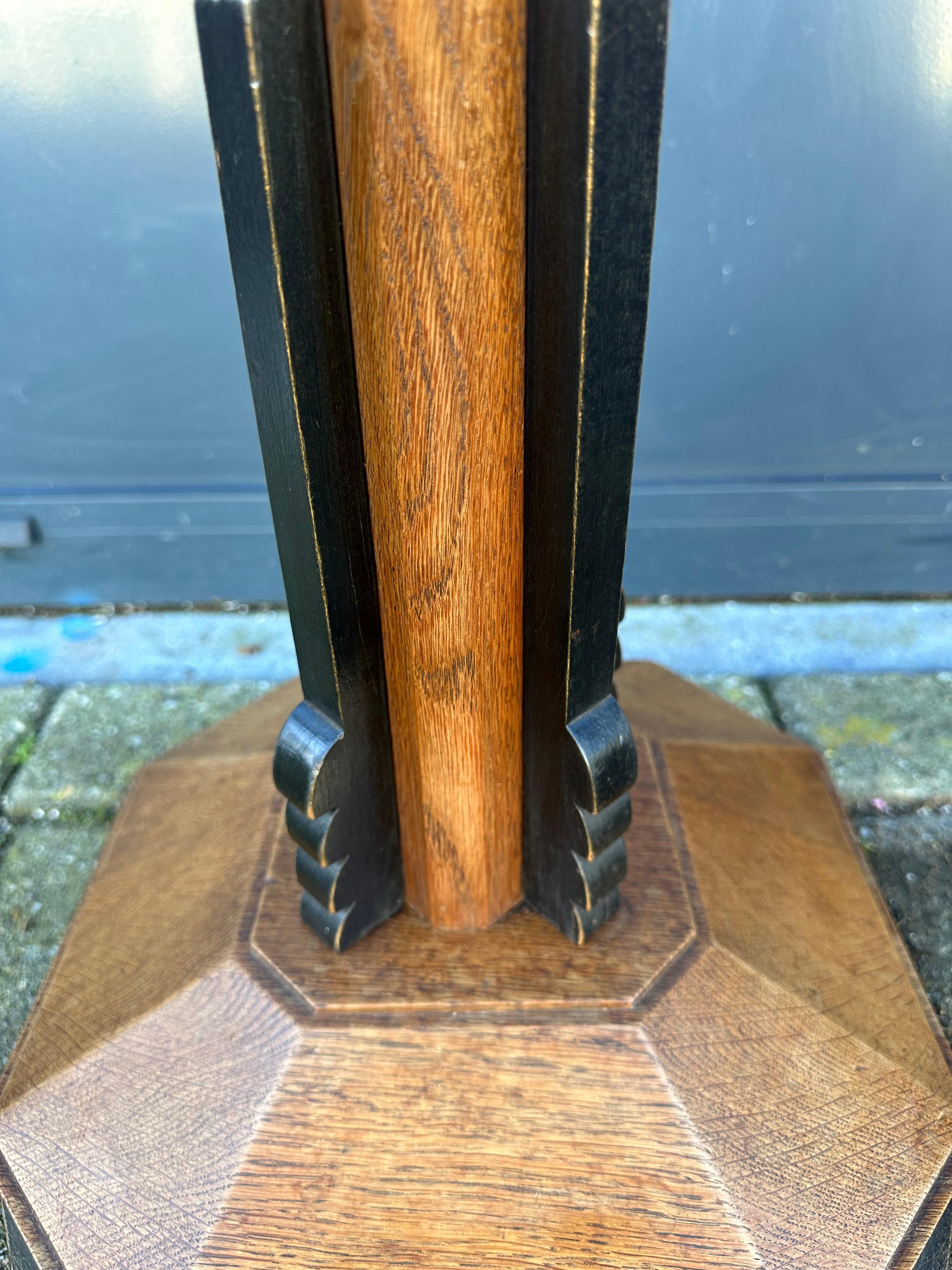Rara ed elegante base per lampada da terra olandese in Oak, realizzata a mano, degli anni '10 del secolo scorso In condizioni buone in vendita a Lisse, NL