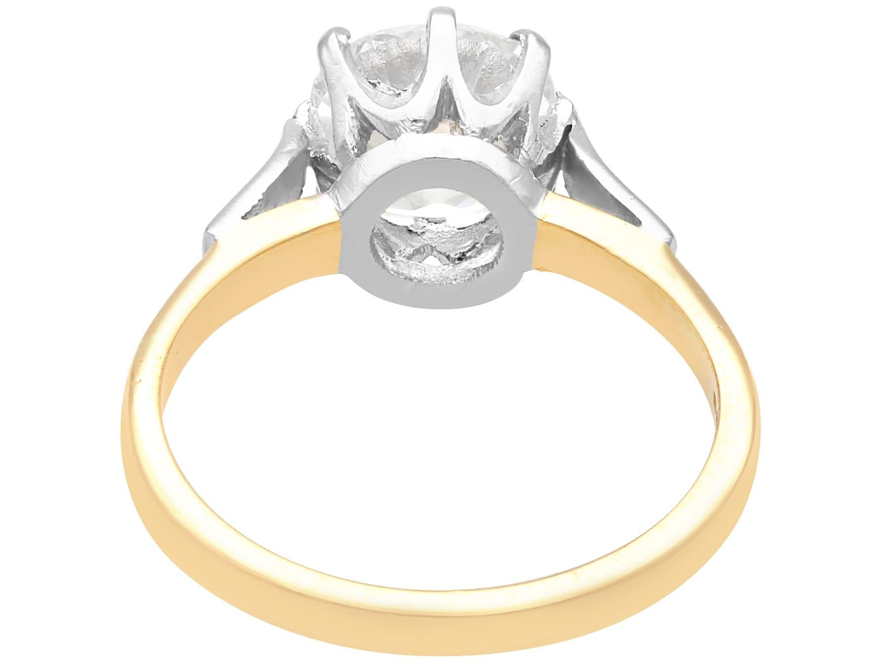 Anillo de compromiso solitario de oro amarillo de 18k y diamantes antiguos y vintage de 2,58 quilates en venta 1
