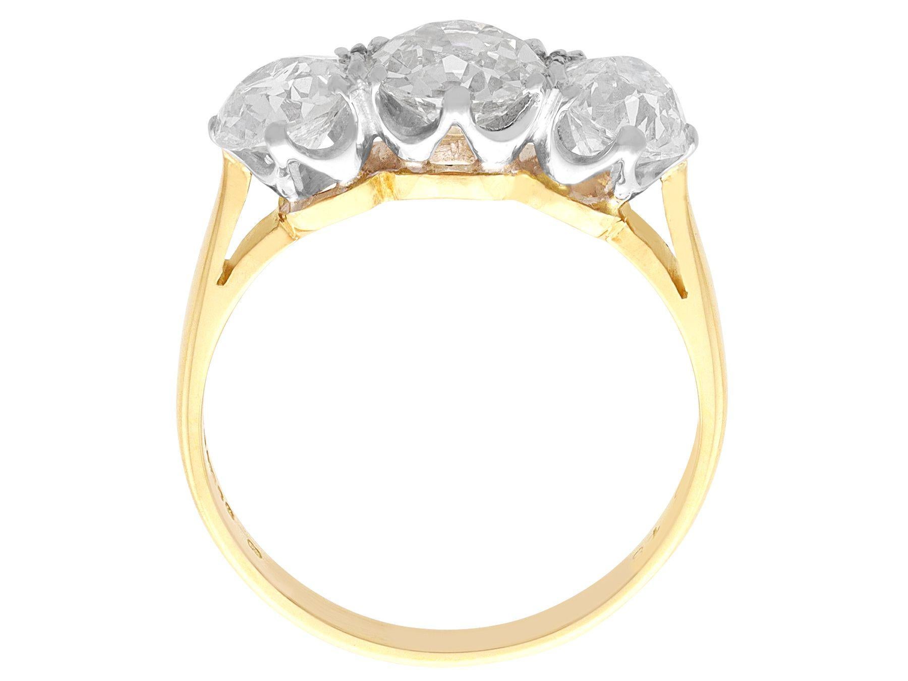Antique and Vintage 3.20 Carat Diamond and 18k Yellow Gold Trilogy Ring In Excellent Condition In Jesmond, Newcastle Upon Tyne