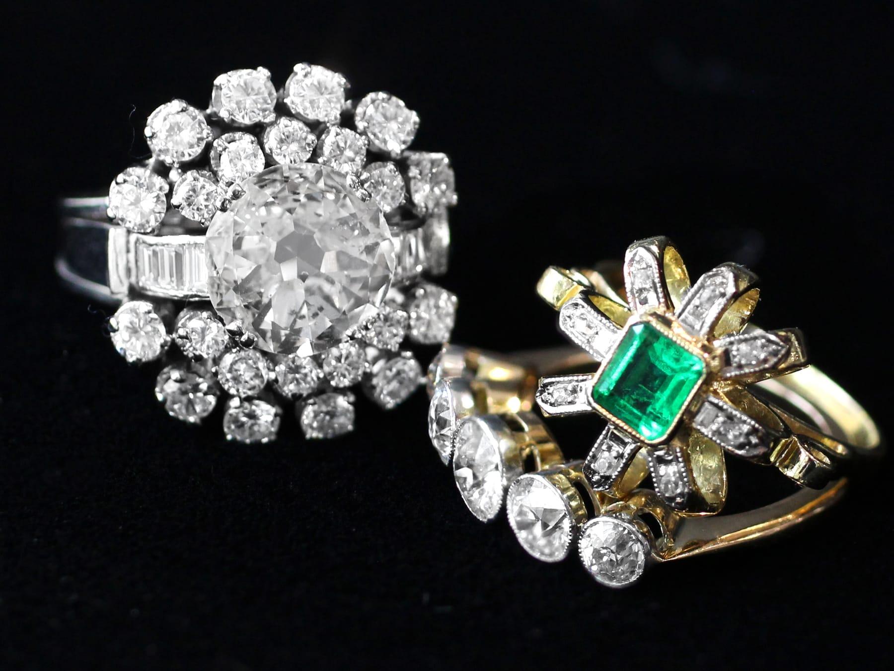 Antique and Vintage 5.74 Carat Diamond and Platinum Cluster Ring In Excellent Condition For Sale In Jesmond, Newcastle Upon Tyne