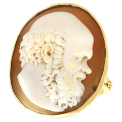 Bague robe camée ancienne et vintage en or jaune 18 carats et coquillage sculpté