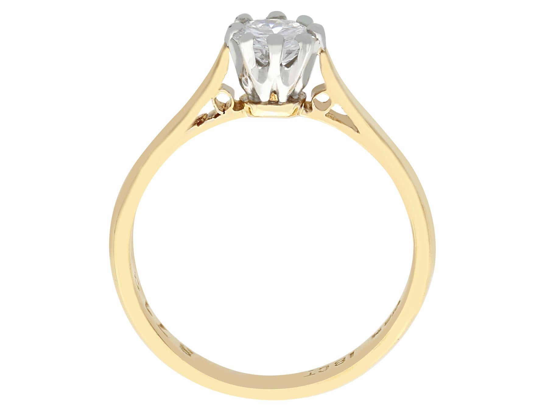Anillo de compromiso solitario antiguo y vintage de diamantes y oro amarillo en venta 2