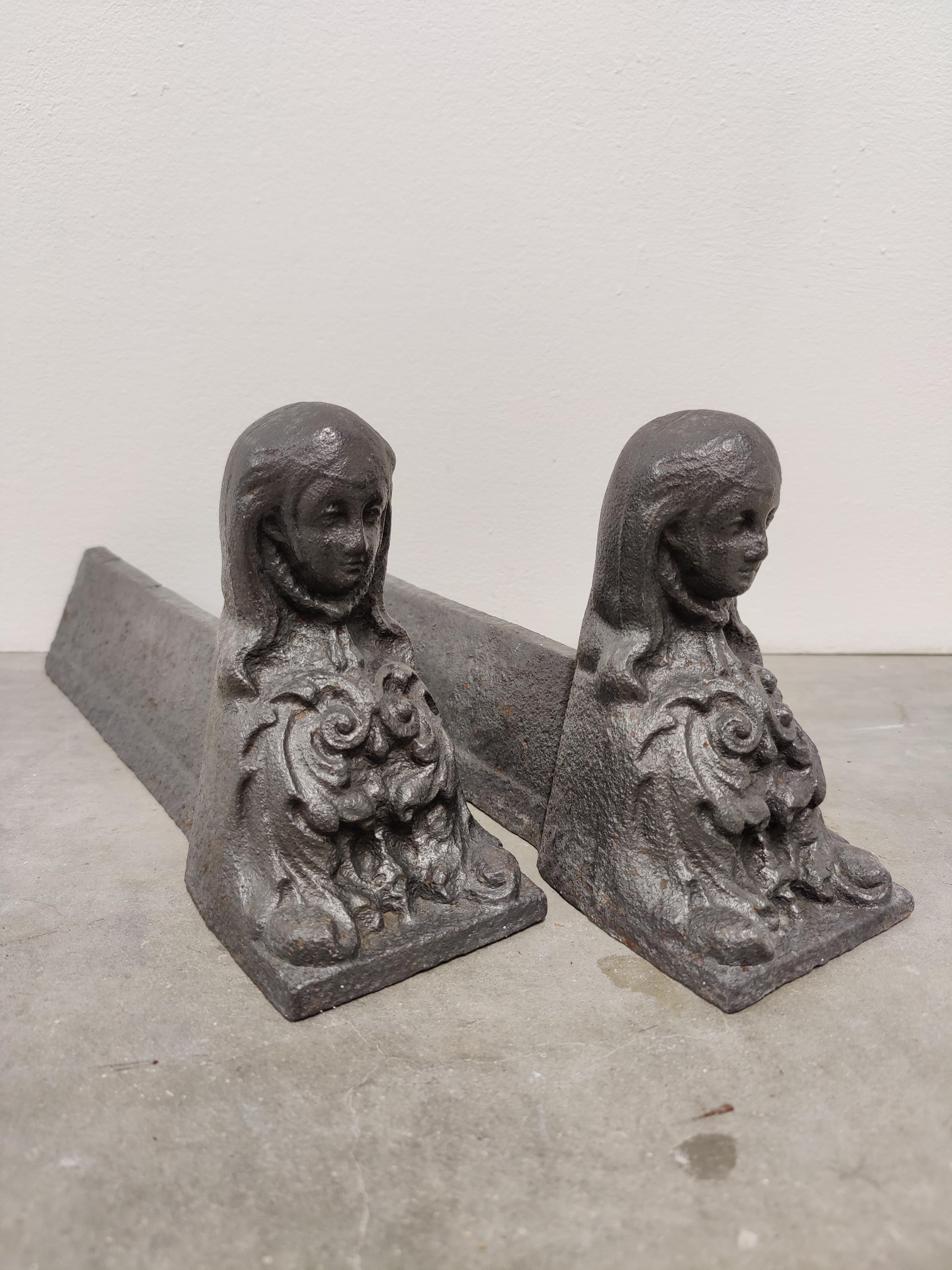 Antique andirons, showing nuns.

Weight: 14 lbs / 6 kg.

Upon request they can be made black / pewter.

