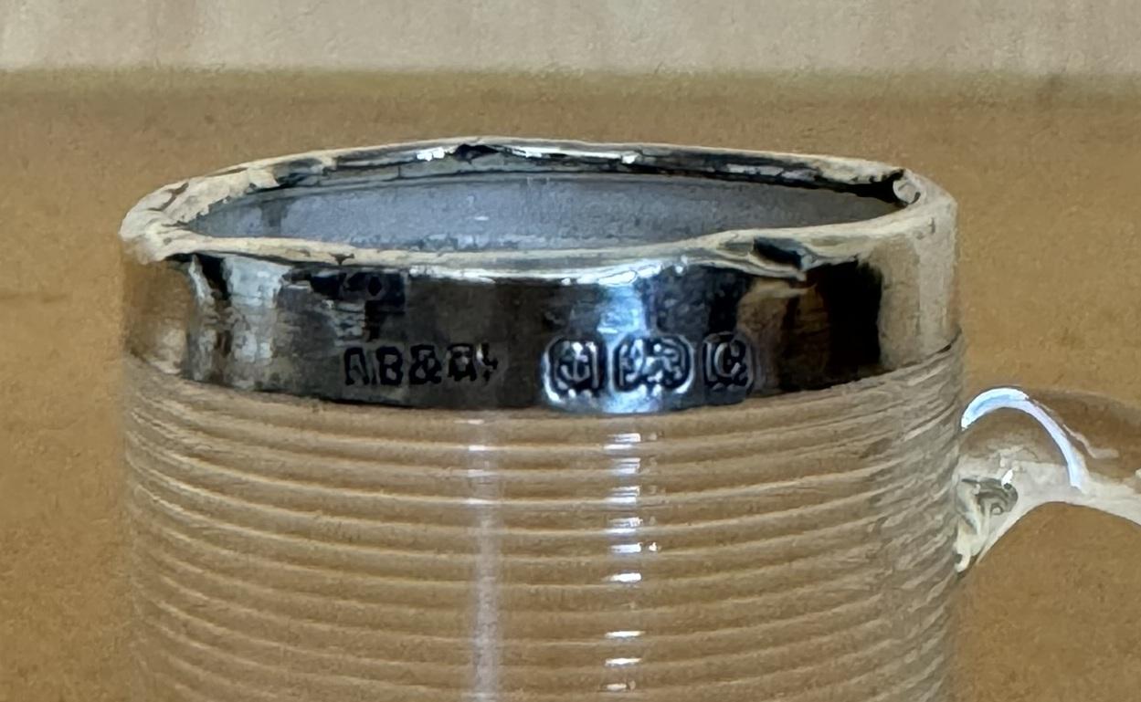 ANTIQUE ANDREW BARRETT & SON'S STERLING SILVER MOUNTED 1927 MATCH STRiKER In Good Condition In West Sussex, Pulborough
