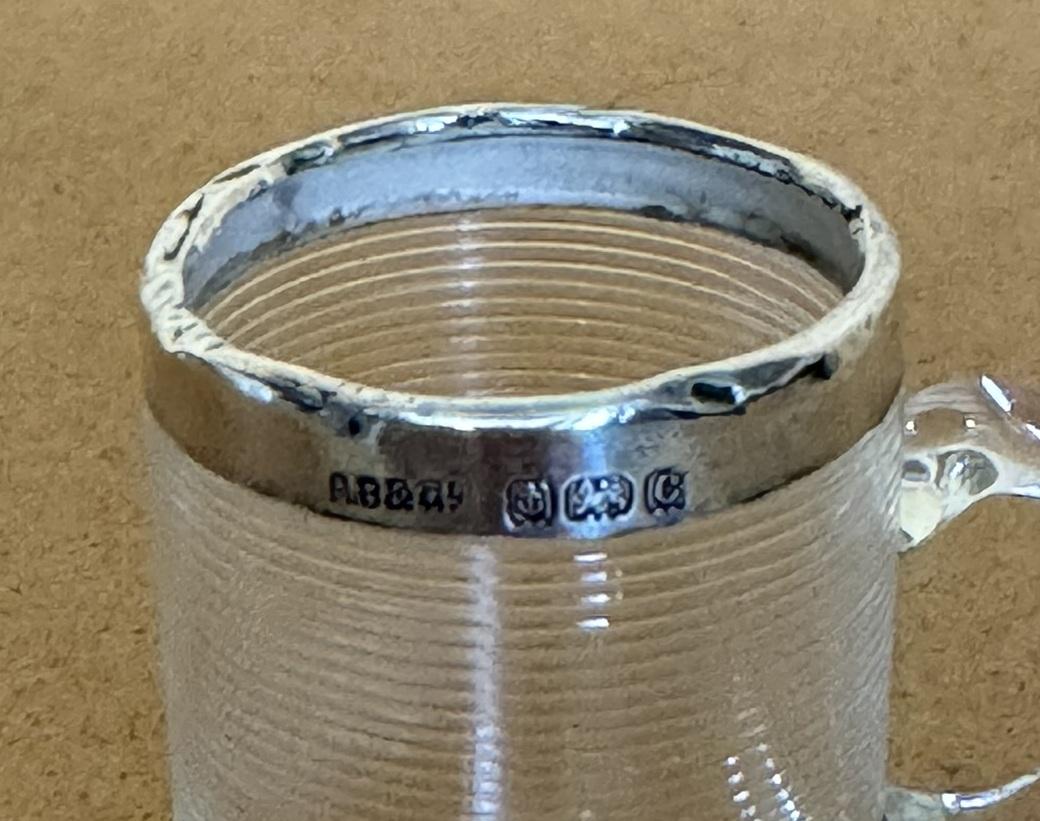 Early 20th Century ANTIQUE ANDREW BARRETT & SON'S STERLING SILVER MOUNTED 1927 MATCH STRiKER