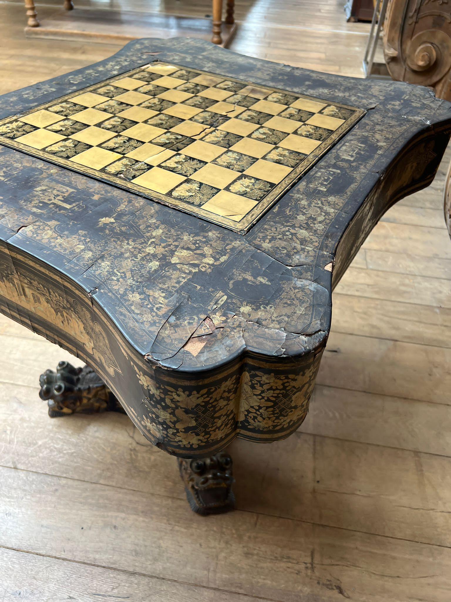 Ancienne table à jeux laquée de style anglo-chinois, vers 1850 en vente 1