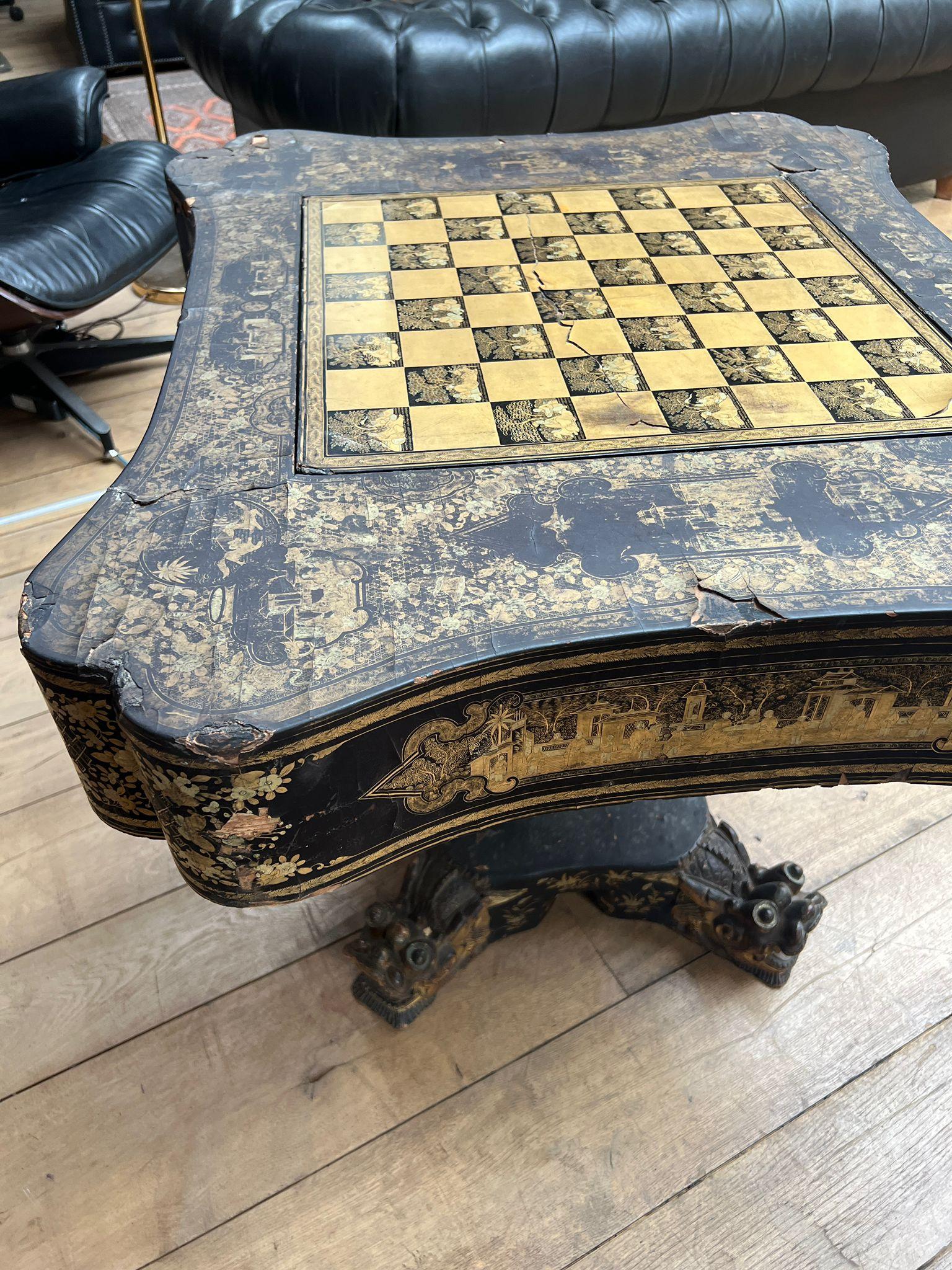 Ancienne table à jeux laquée de style anglo-chinois, vers 1850 en vente 2