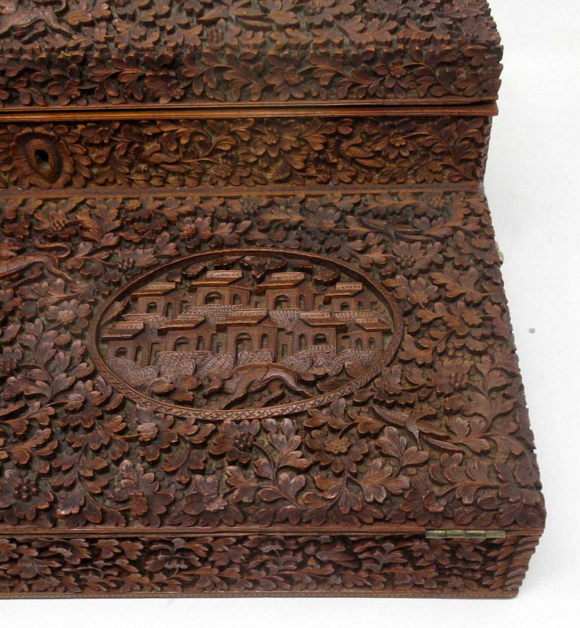 Antique Anglo-Indian Bombay Carved Sandalwood Writing Slope Box Mid-19th Century In Good Condition In Dublin, Ireland