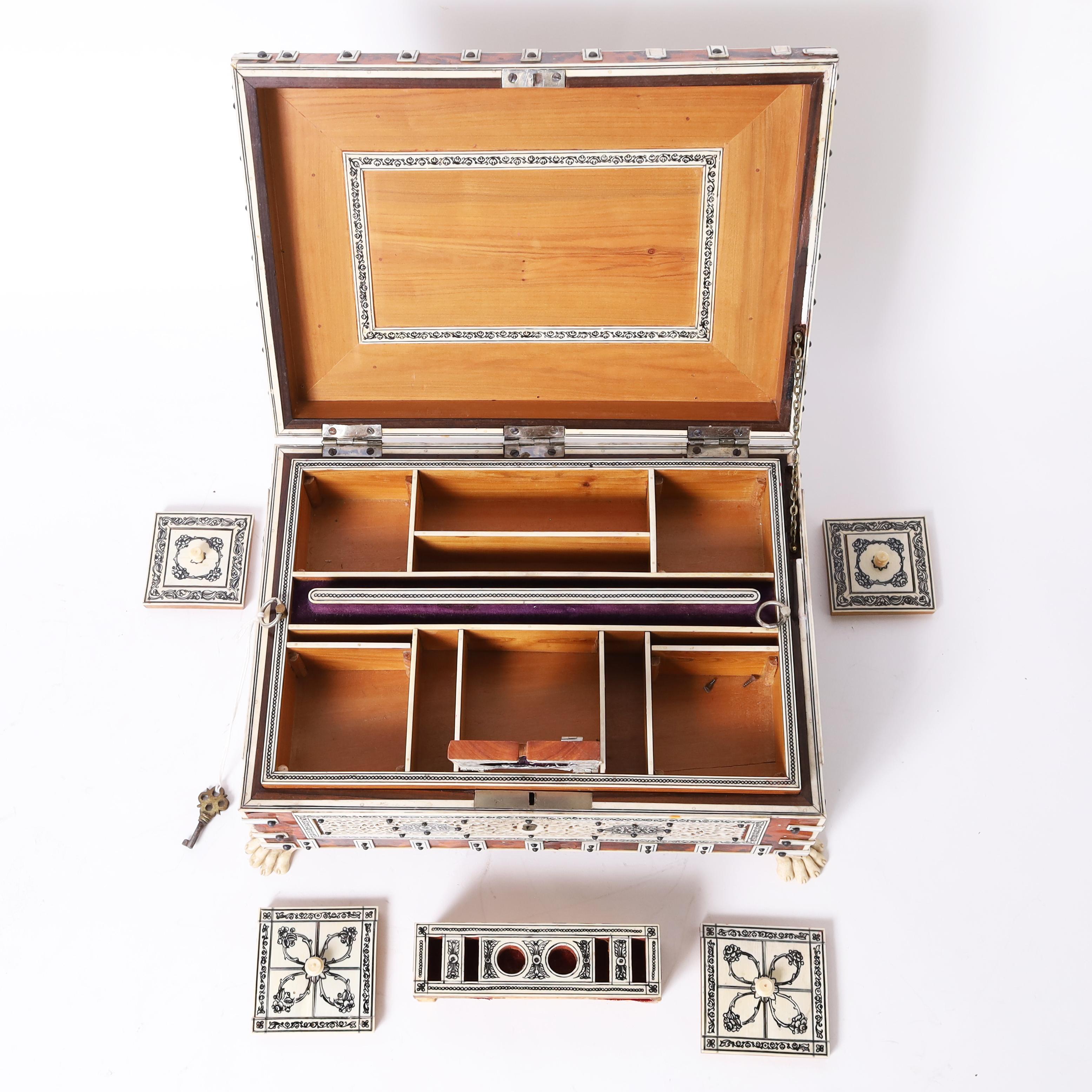 Caja antigua angloindia de hueso y tortuga en venta 2