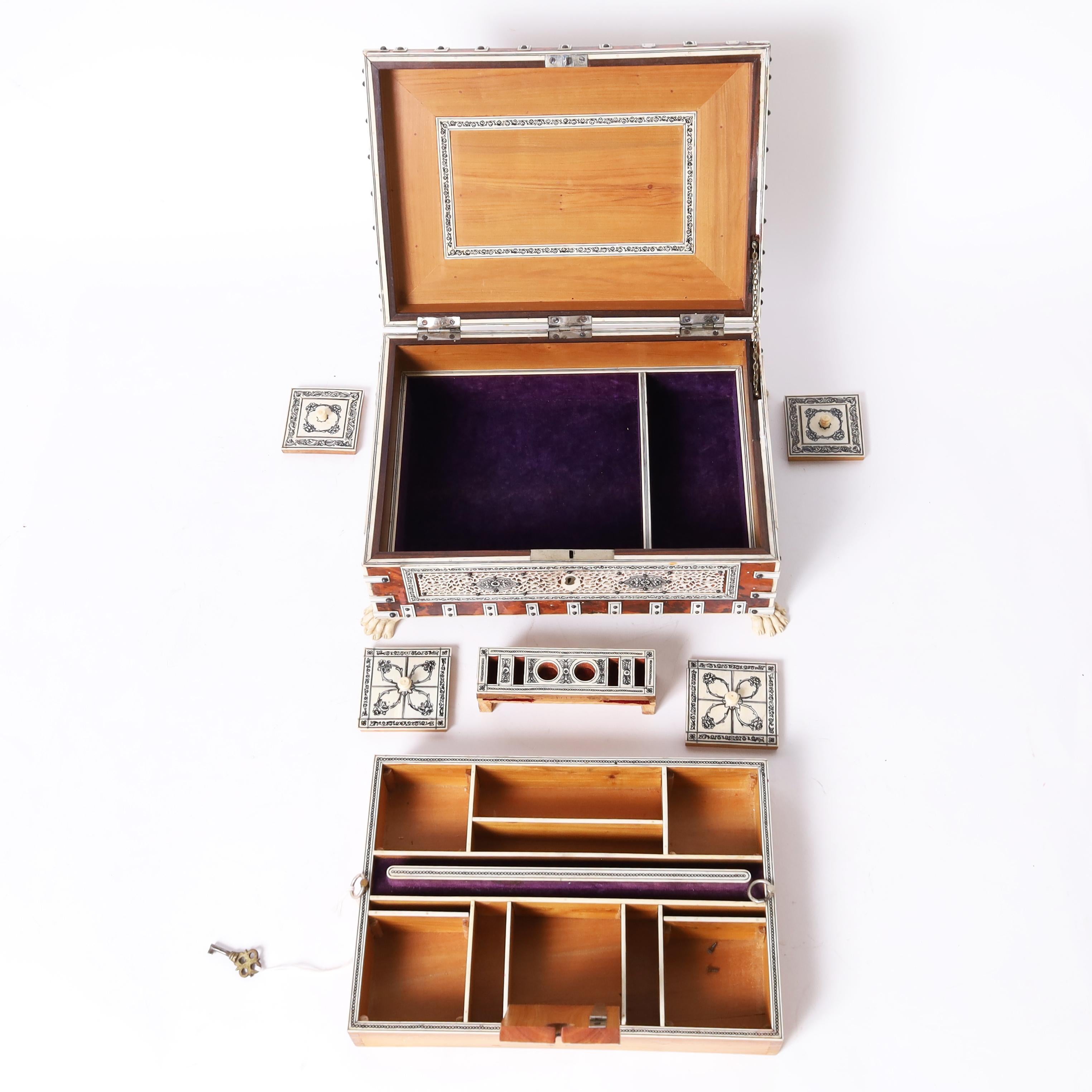 Caja antigua angloindia de hueso y tortuga en venta 3