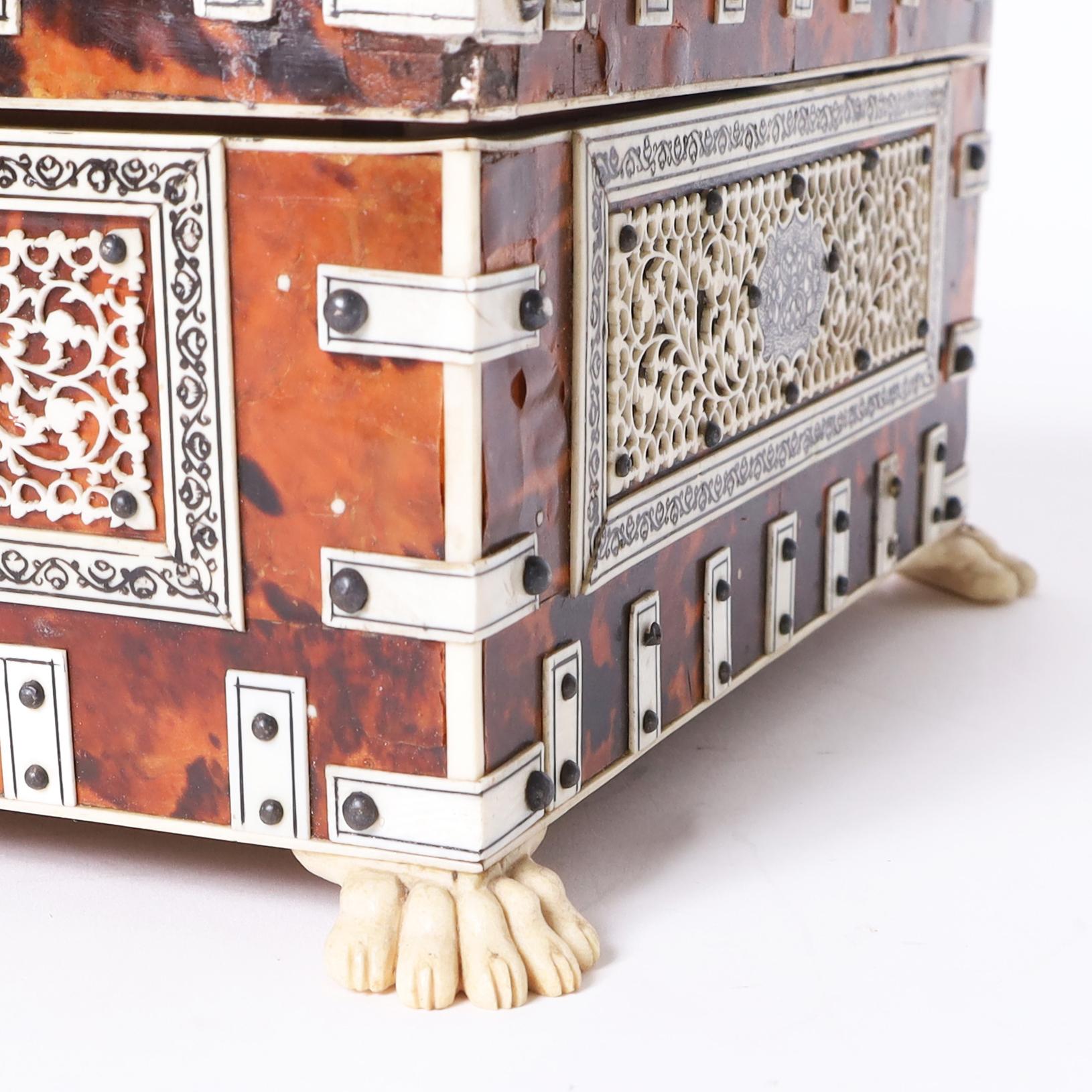 Caja antigua angloindia de hueso y tortuga en venta 4