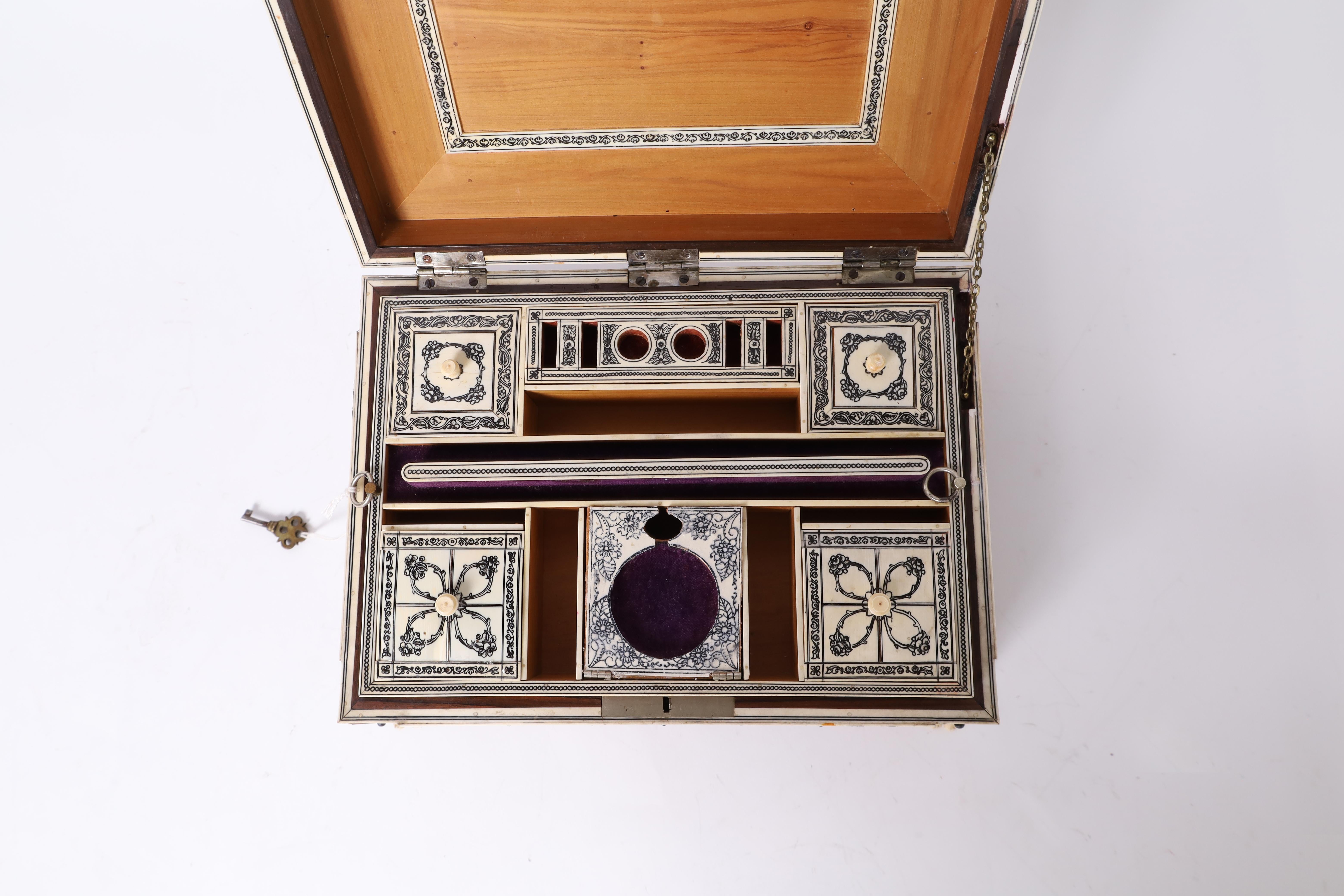 Caja antigua angloindia de hueso y tortuga en venta 5