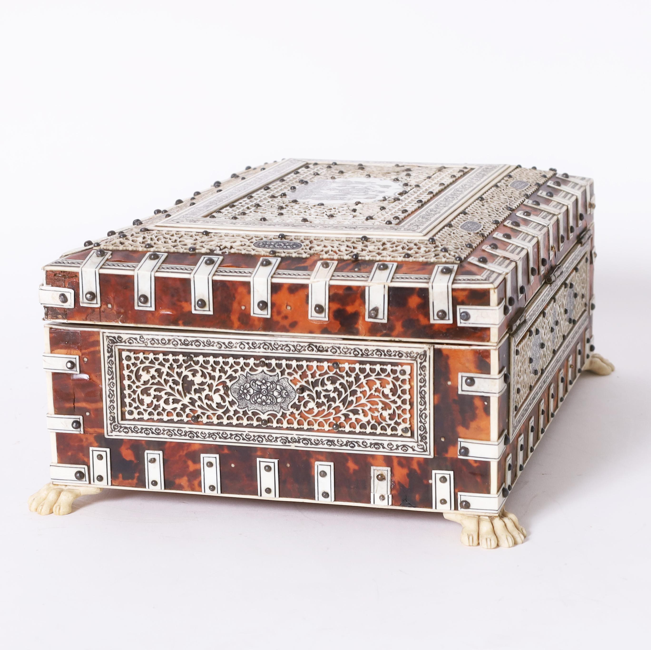 Caja antigua angloindia de hueso y tortuga Angloindio en venta