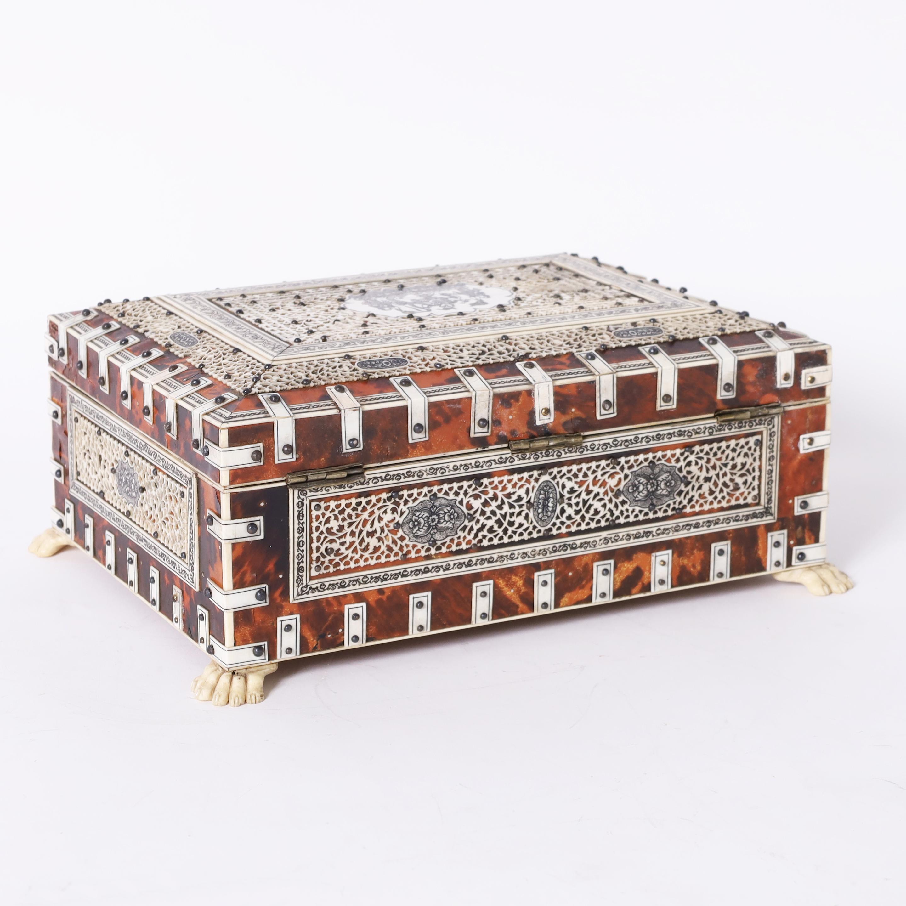 Caja antigua angloindia de hueso y tortuga Indio en venta