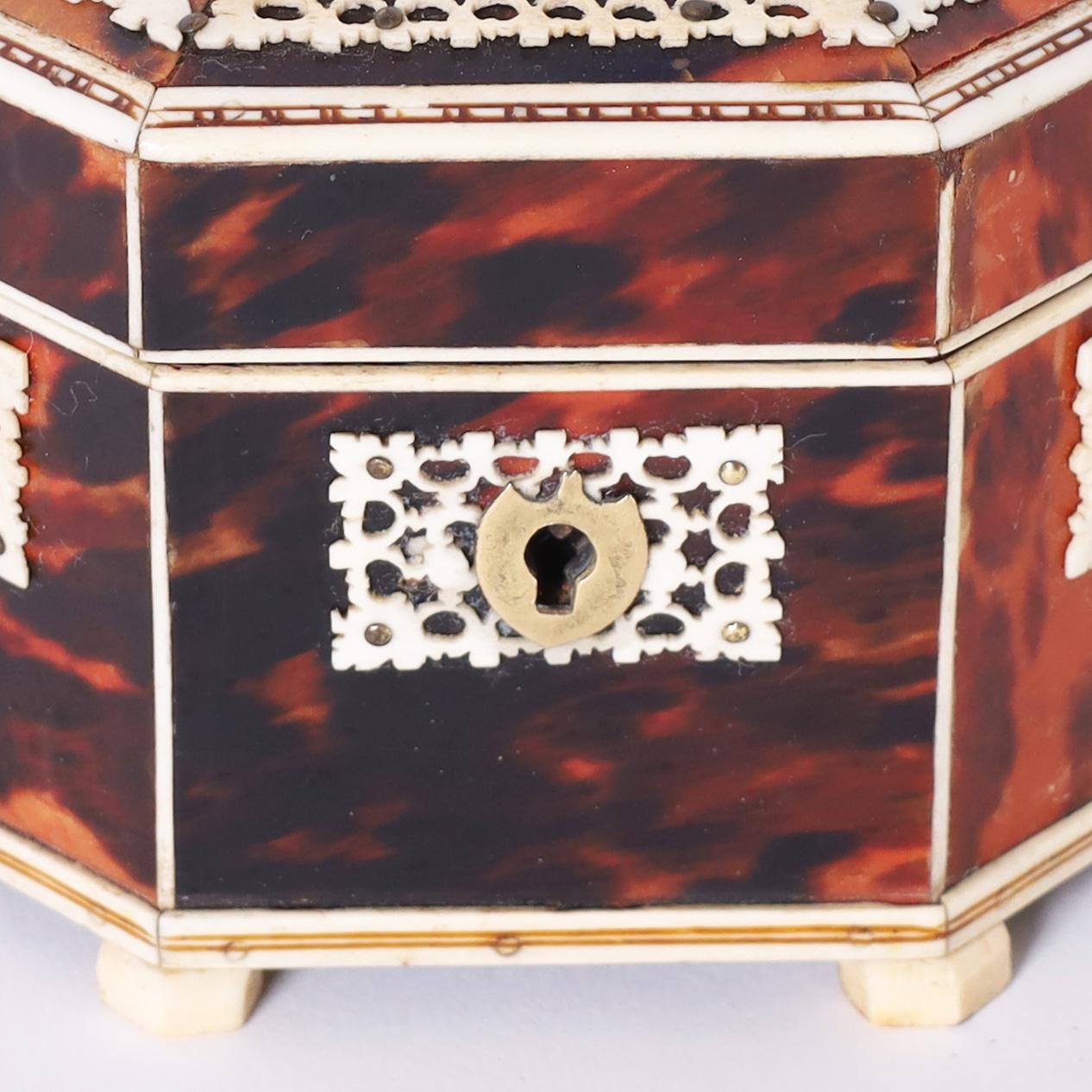 Antique Anglo Indian Bone and Tortoise Box In Good Condition For Sale In Palm Beach, FL