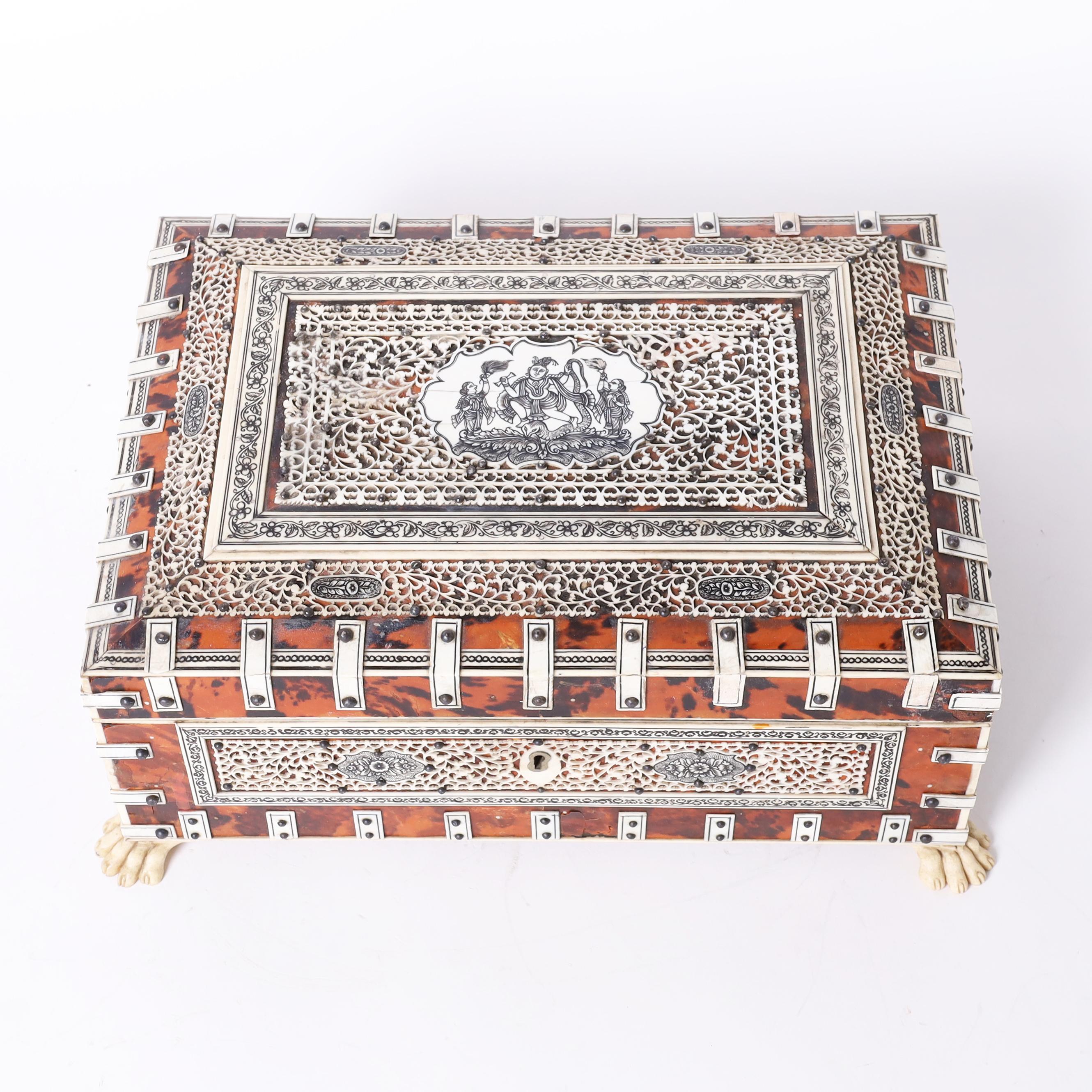 Caja antigua angloindia de hueso y tortuga Hecho a mano en venta