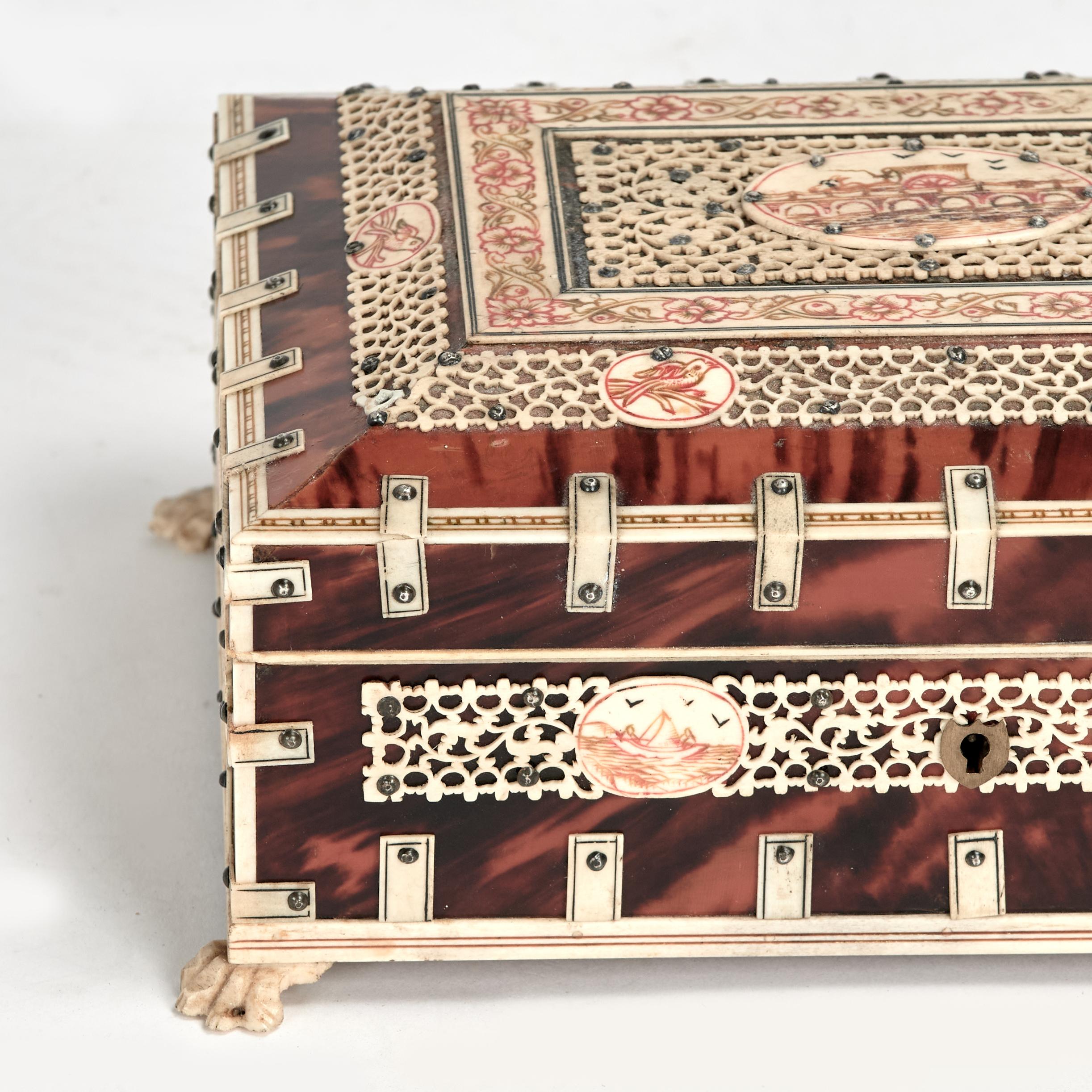 Antique Anglo Indian Bone and Tortoise Box In Good Condition For Sale In Palm Beach, FL