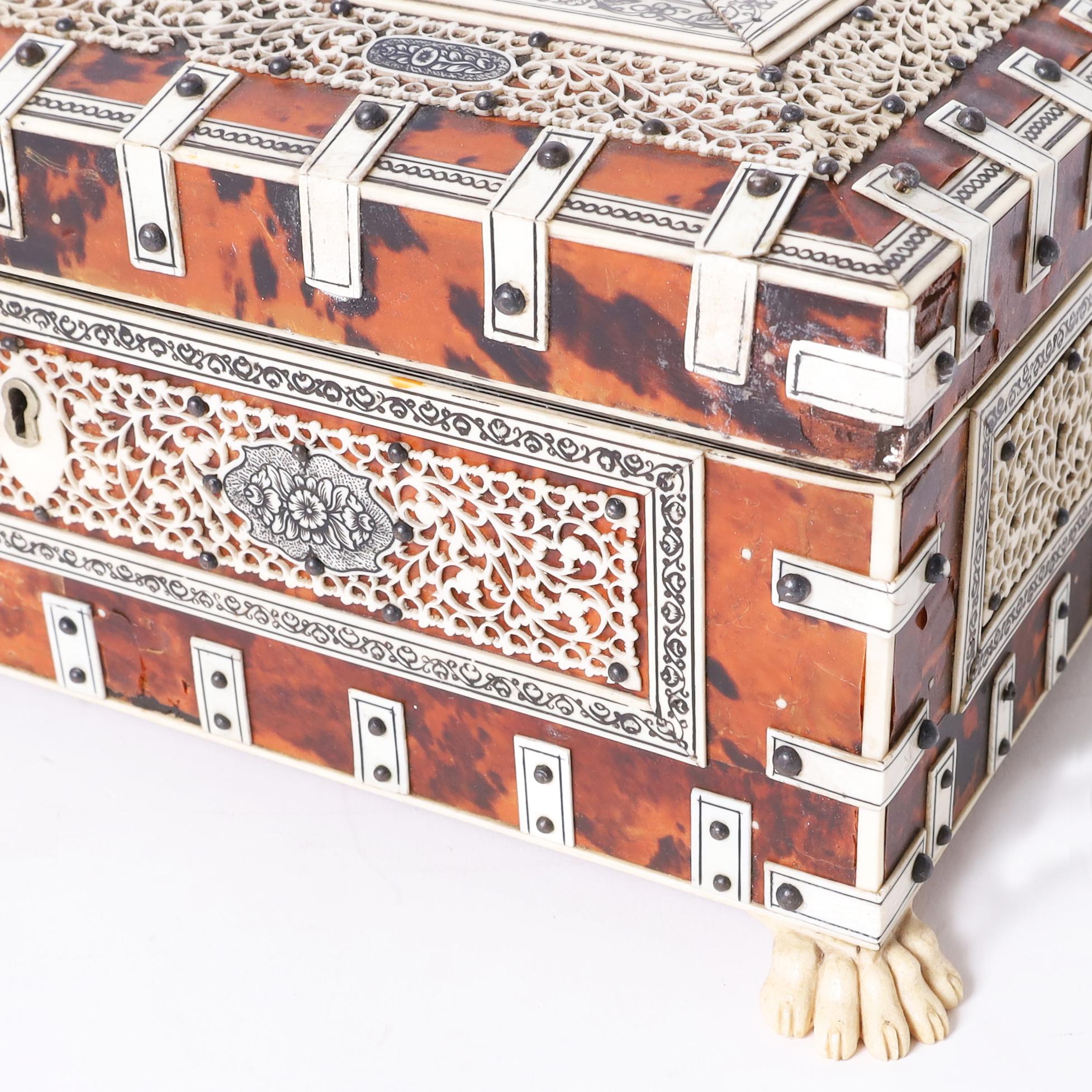 Caja antigua angloindia de hueso y tortuga Hueso en venta