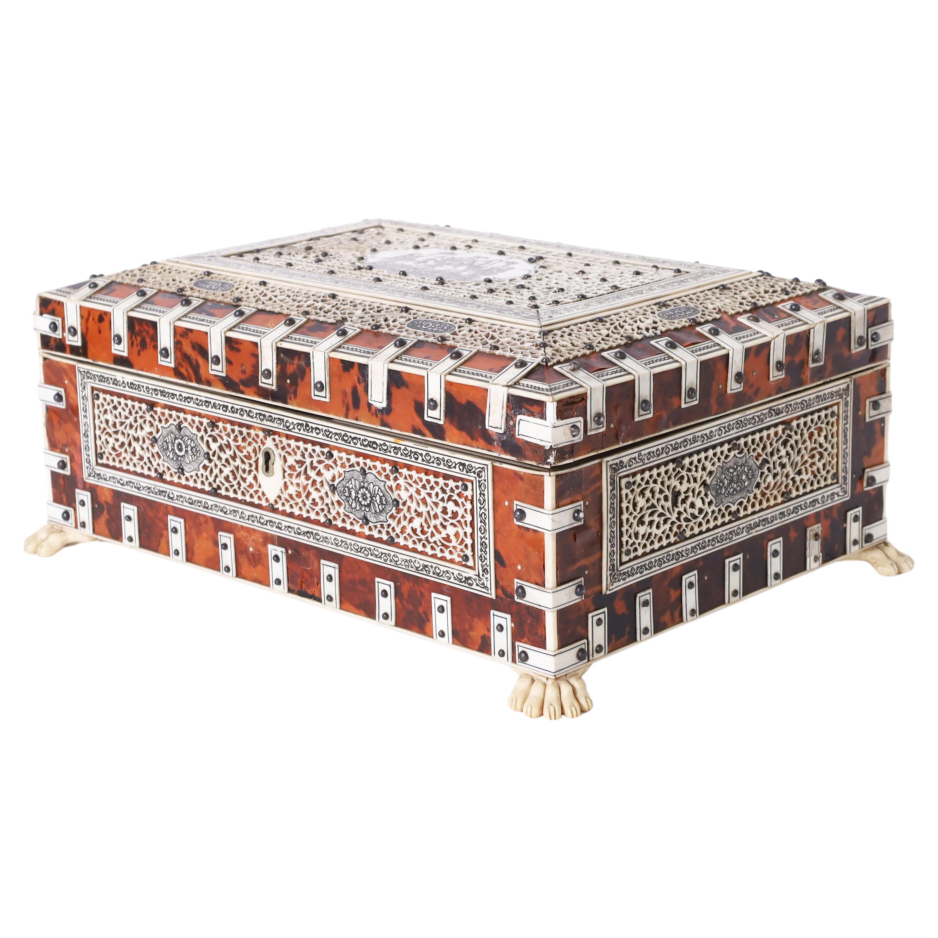 Caja antigua angloindia de hueso y tortuga