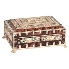 Caja antigua angloindia de hueso y tortuga