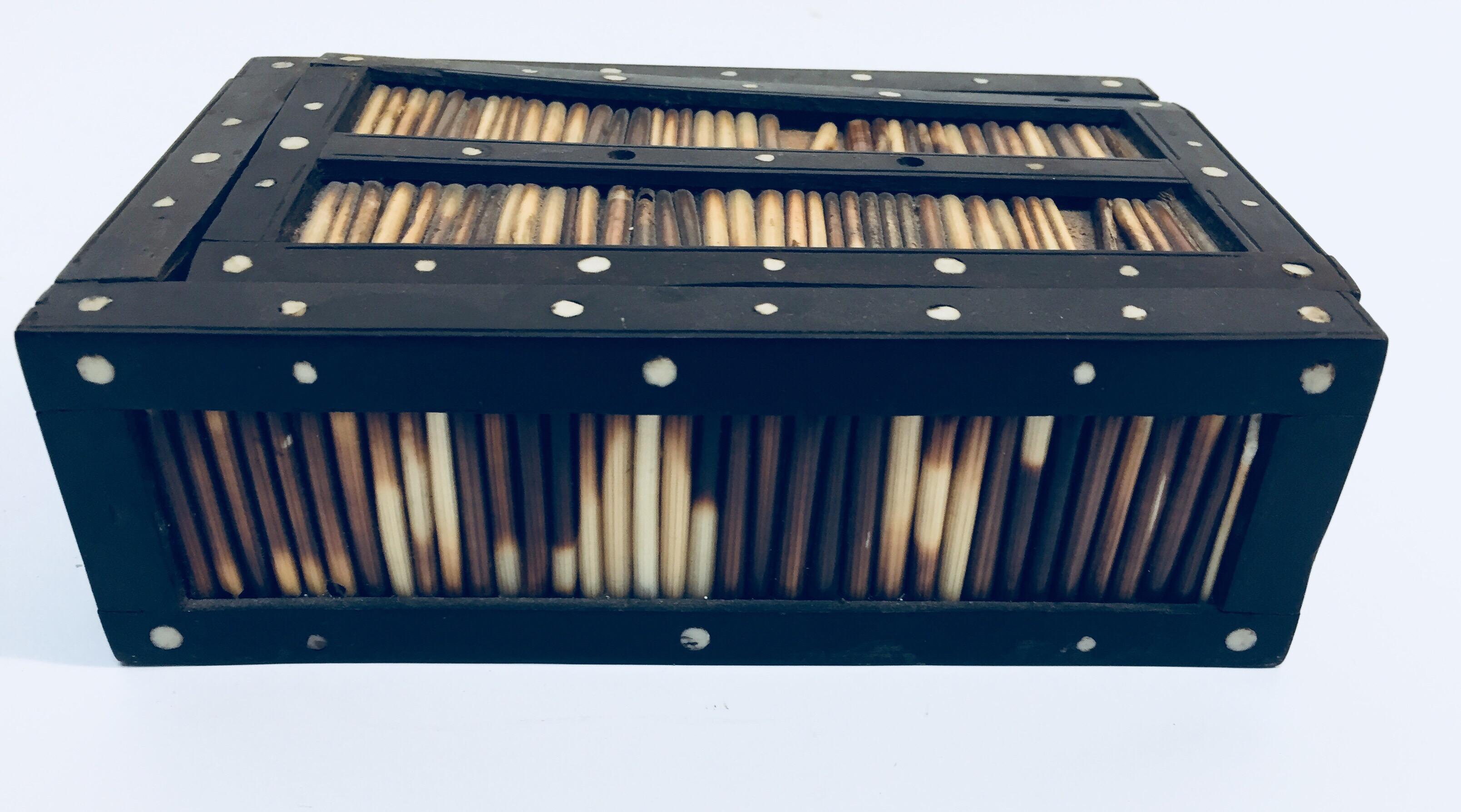Antike antike anglo-indische Schachtel, handgefertigt mit Porcupine-Quills im Zustand „Relativ gut“ im Angebot in North Hollywood, CA