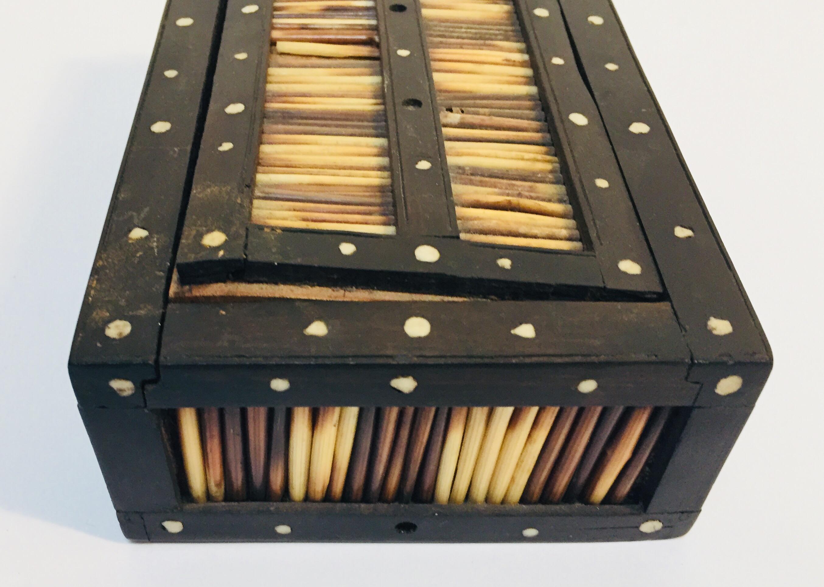 Antique Anglo Indian Box Handcrafted with Porcupine Quills In Fair Condition For Sale In North Hollywood, CA