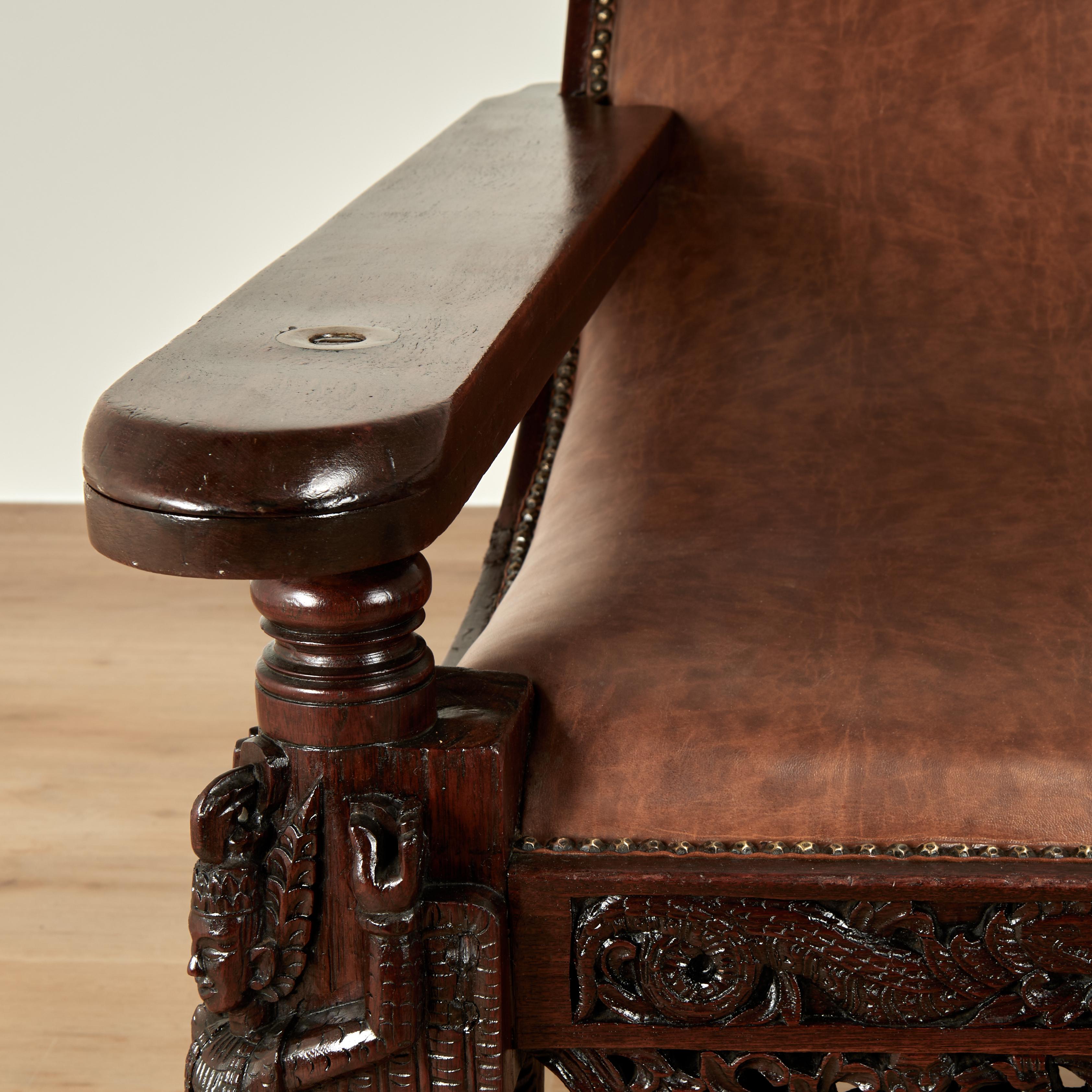 Antike Anglo Indian British Colonial geschnitzt Plantage oder Pflanzer Stuhl (19. Jahrhundert) im Angebot