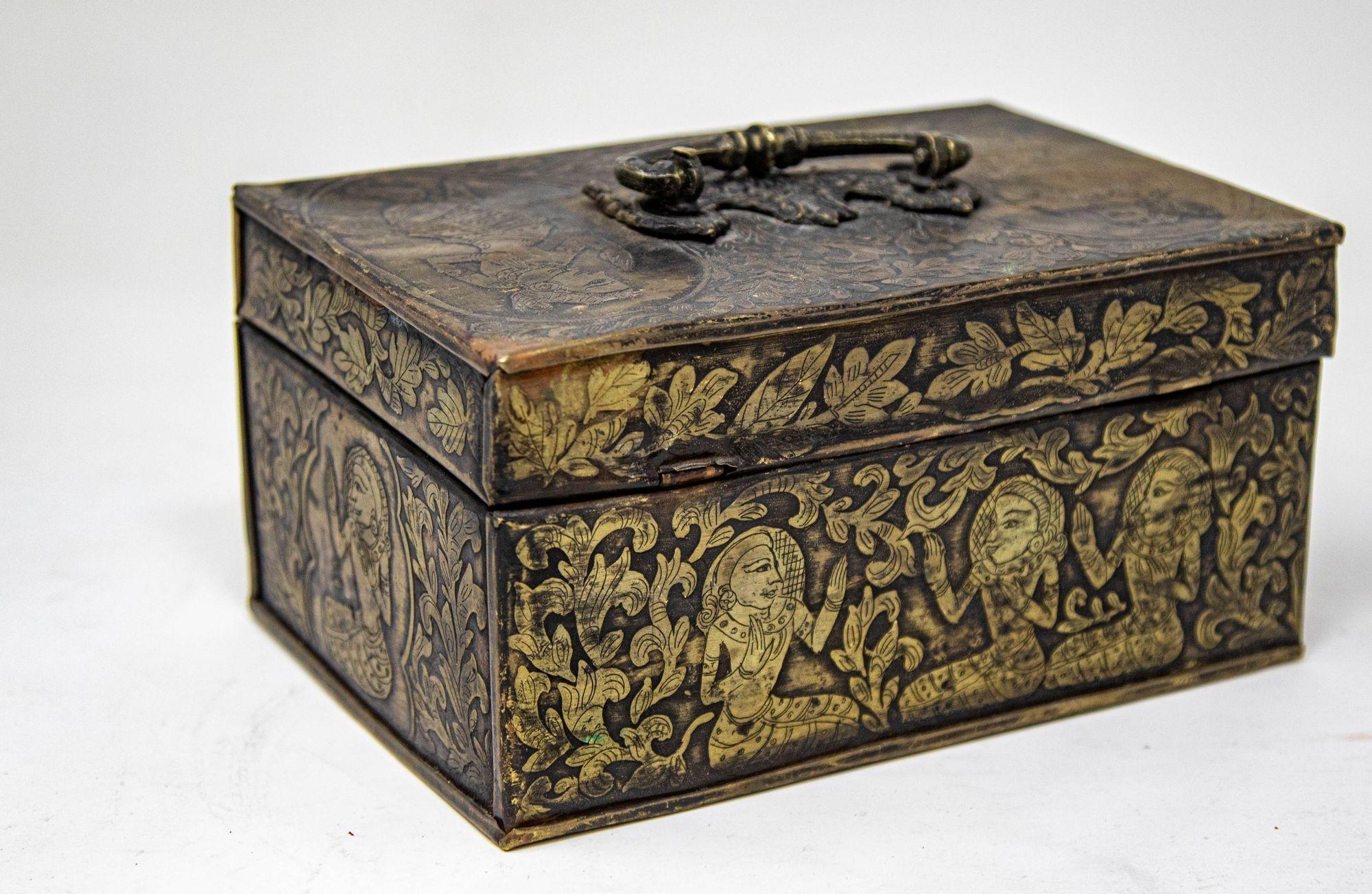 Antiguo joyero angloindio de bronce siglo XX en venta
