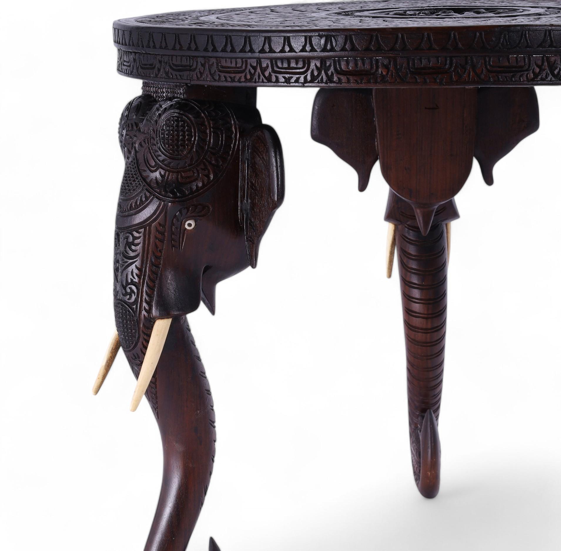 20ième siècle Table ou Stand ancien pour éléphant sculpté anglo-indien en vente