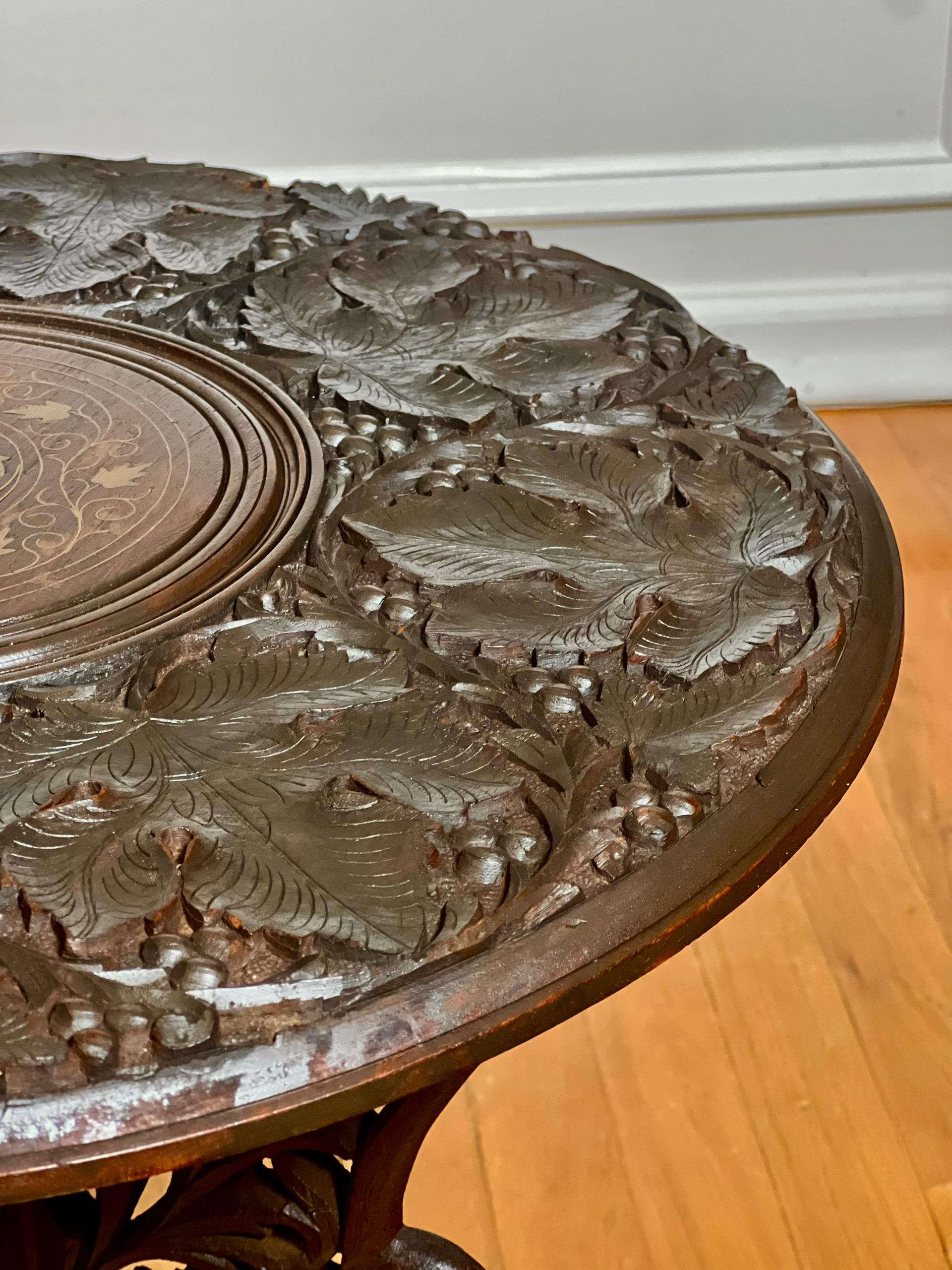 Antique Anglo-Indian Carved Hardwood Round Campaign Side Table en vente 2