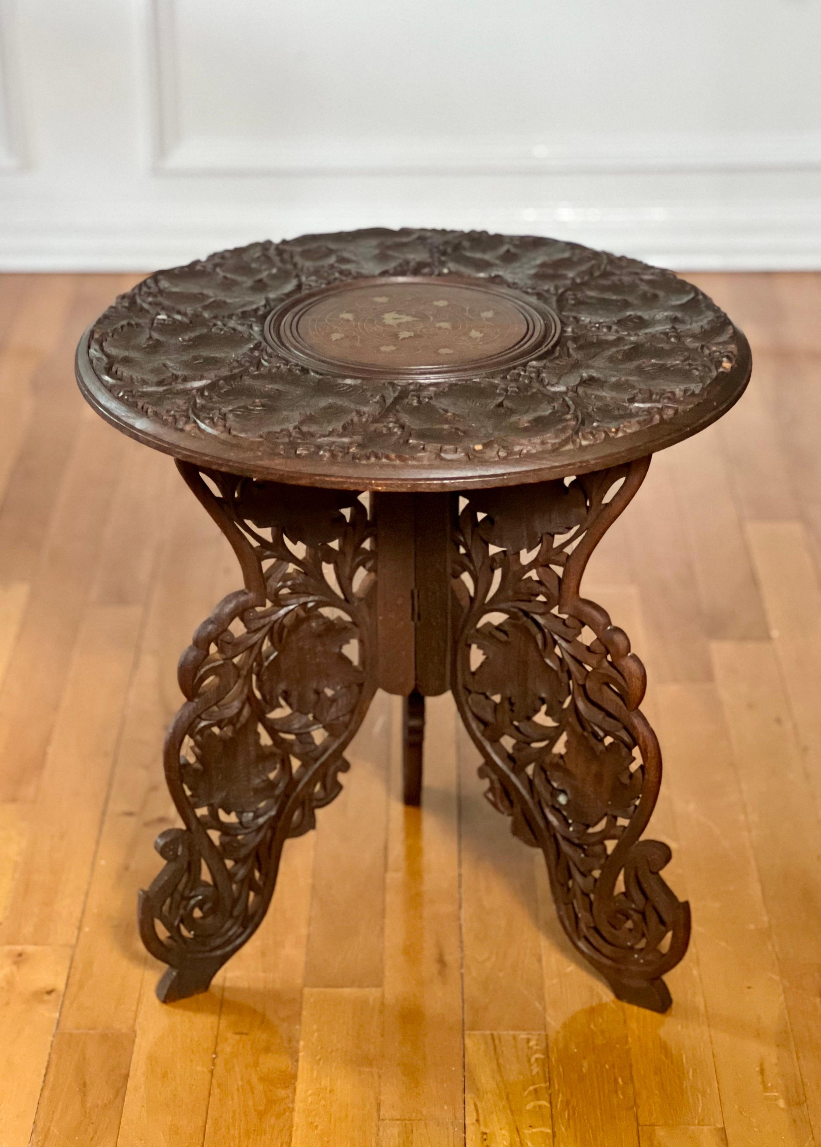 Anglo-indien Antique Anglo-Indian Carved Hardwood Round Campaign Side Table en vente