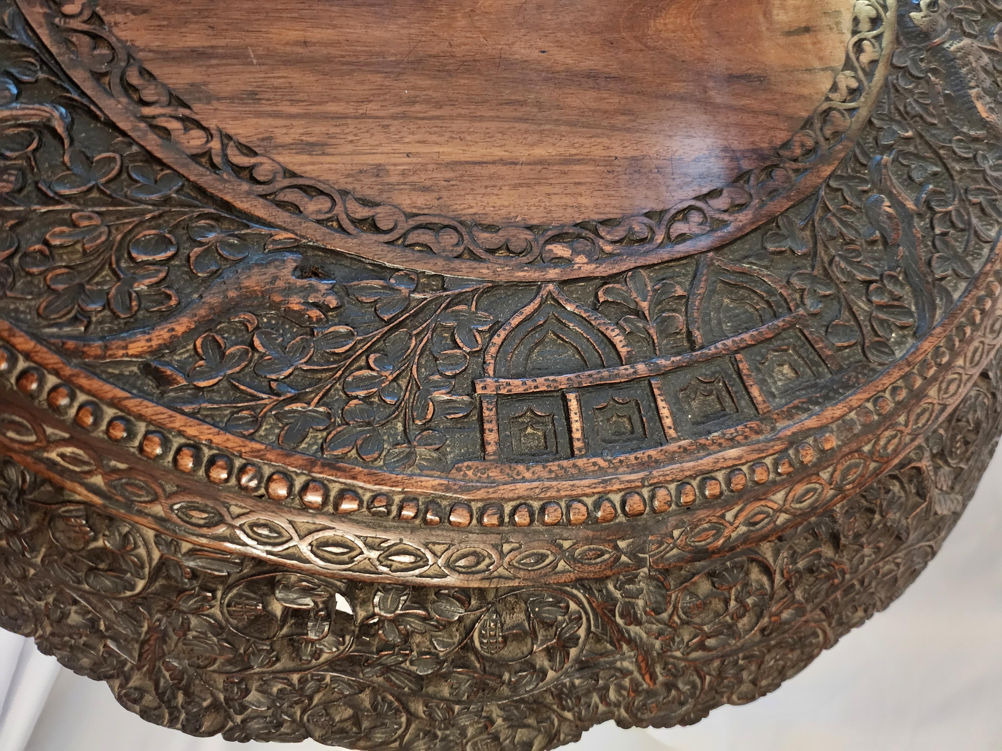 Ancienne table centrale anglo-indienne en bois de rose sculpté, 19e siècle en vente 6
