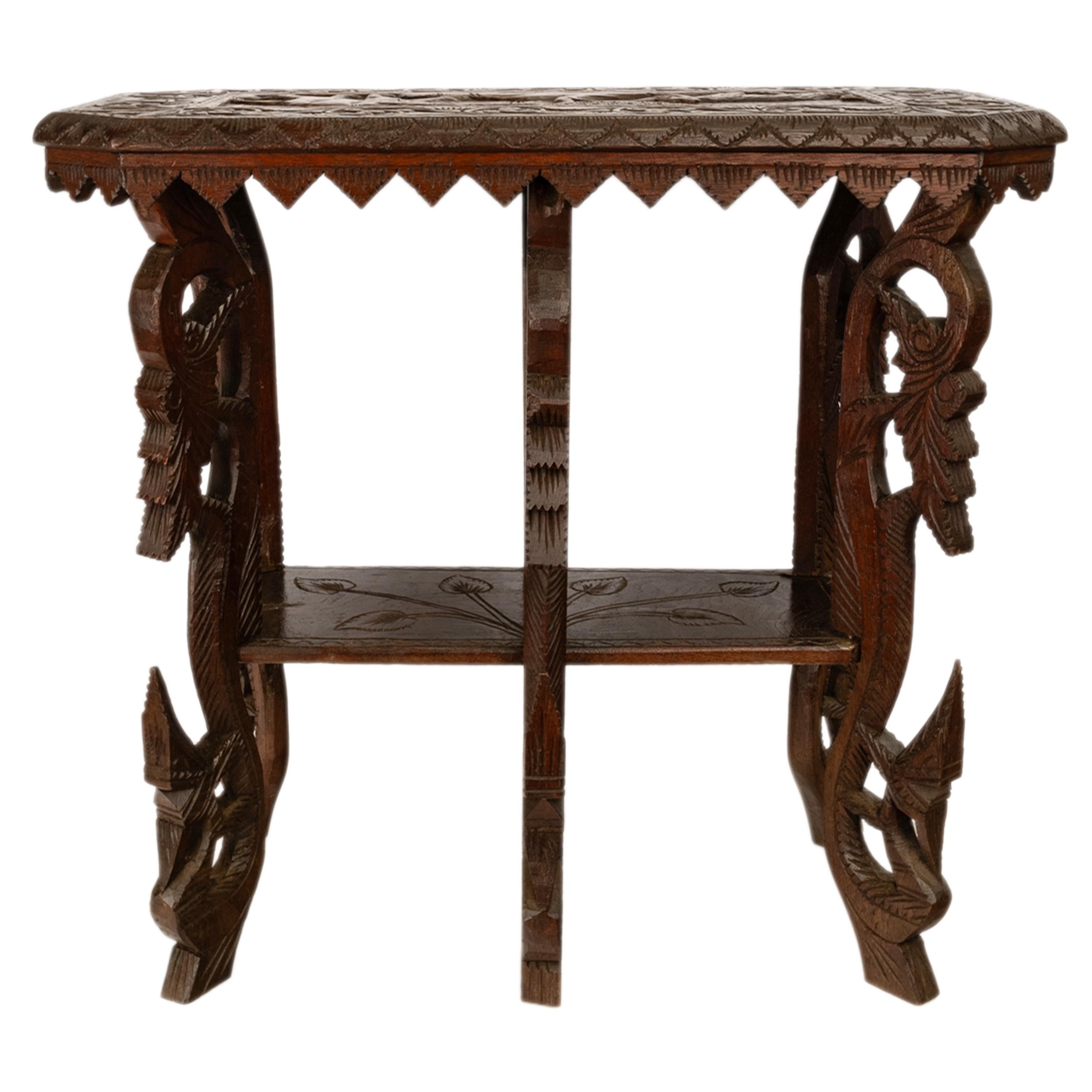 Ancienne table d'appoint anglo-indienne sculptée en bois de rose à six pieds, tigre d'éléphant, 1900 en vente 3