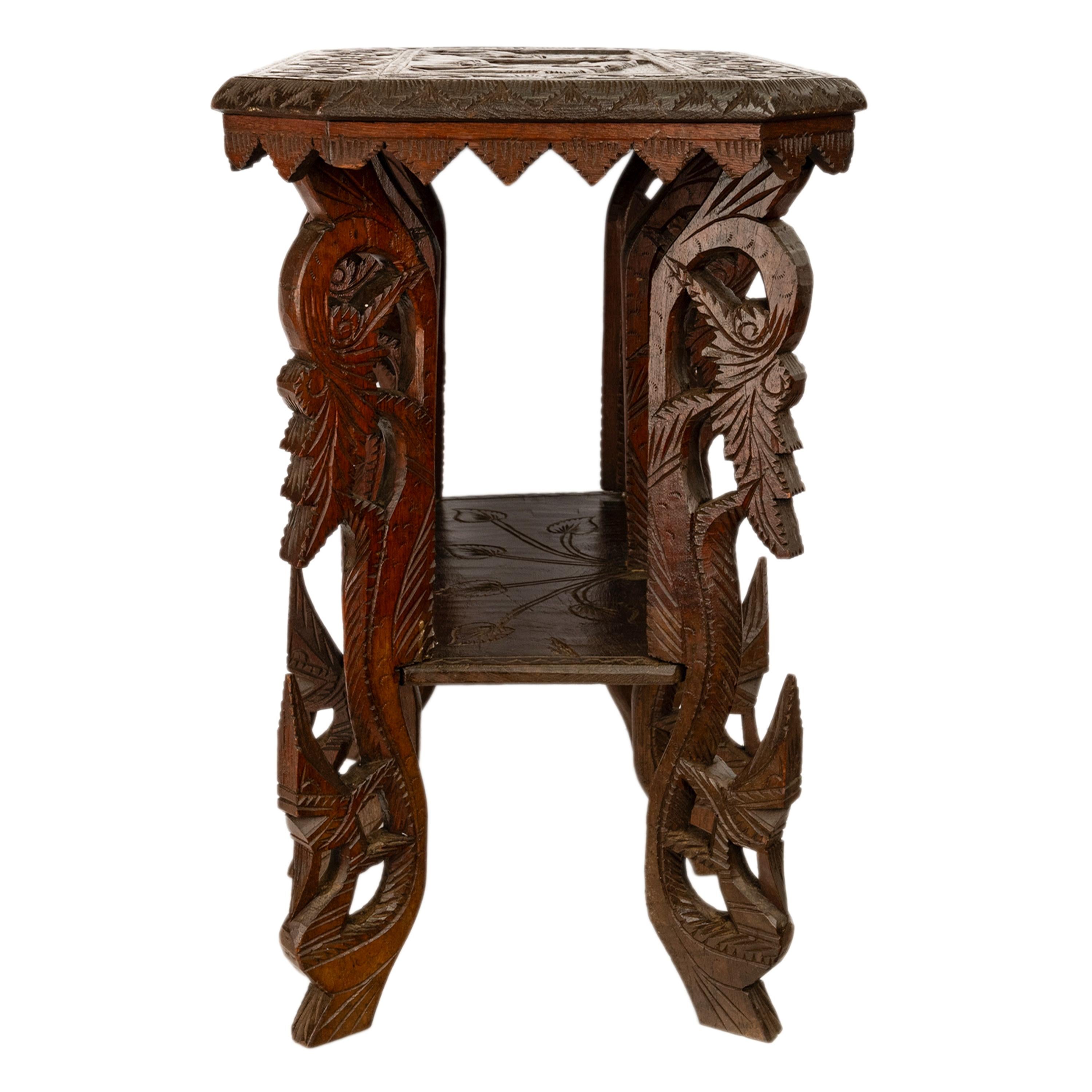 Ancienne table d'appoint anglo-indienne sculptée en bois de rose à six pieds, tigre d'éléphant, 1900 en vente 5