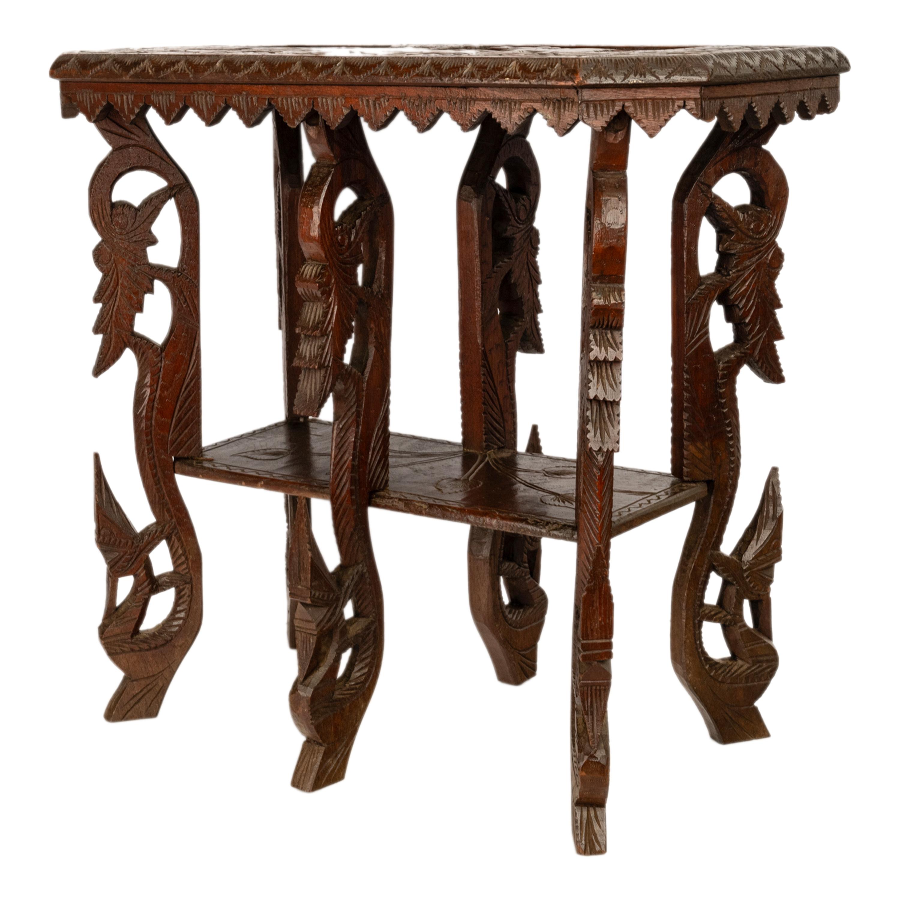 Ancienne table d'appoint anglo-indienne sculptée en bois de rose à six pieds, tigre d'éléphant, 1900 en vente 6
